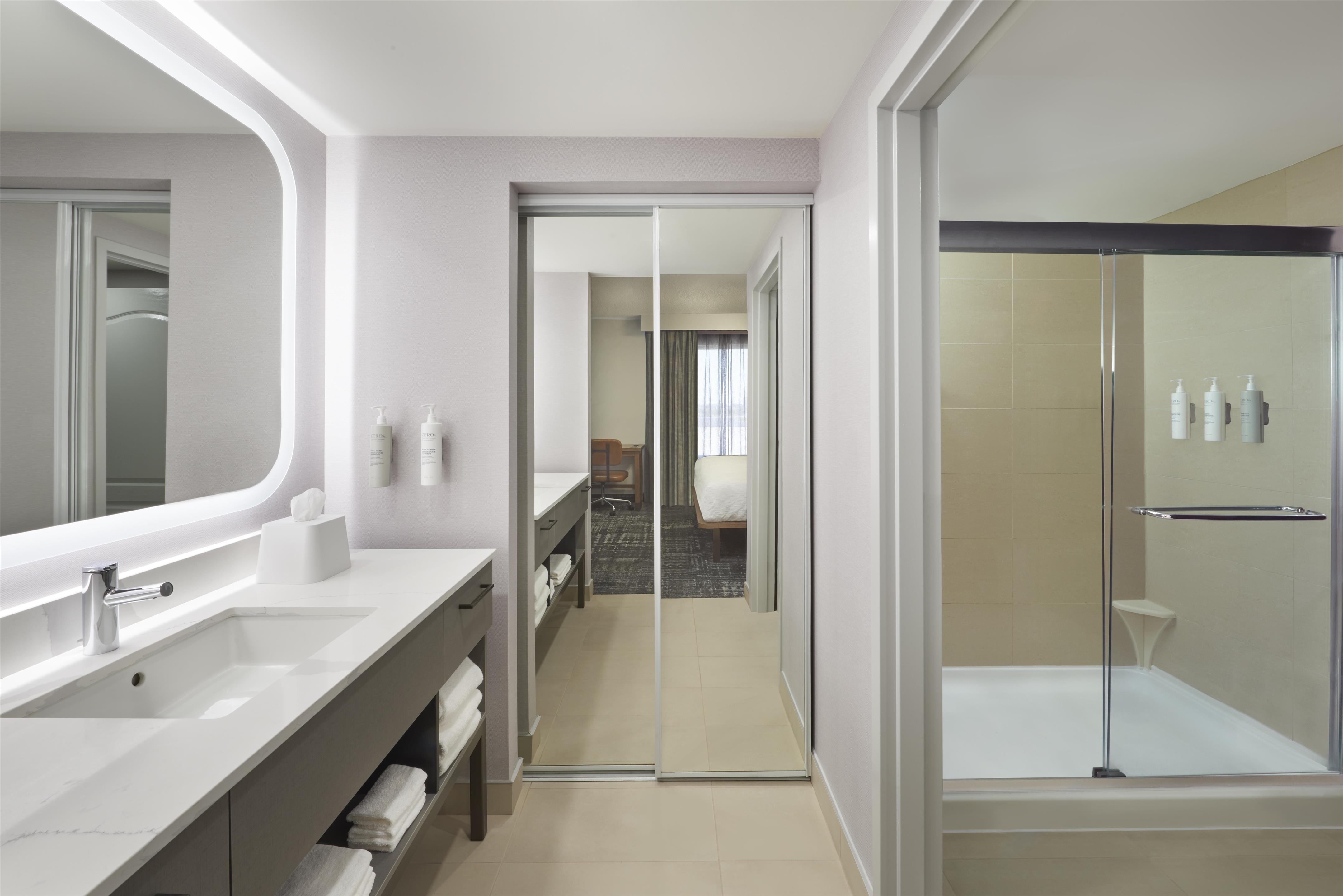 Guest room bath