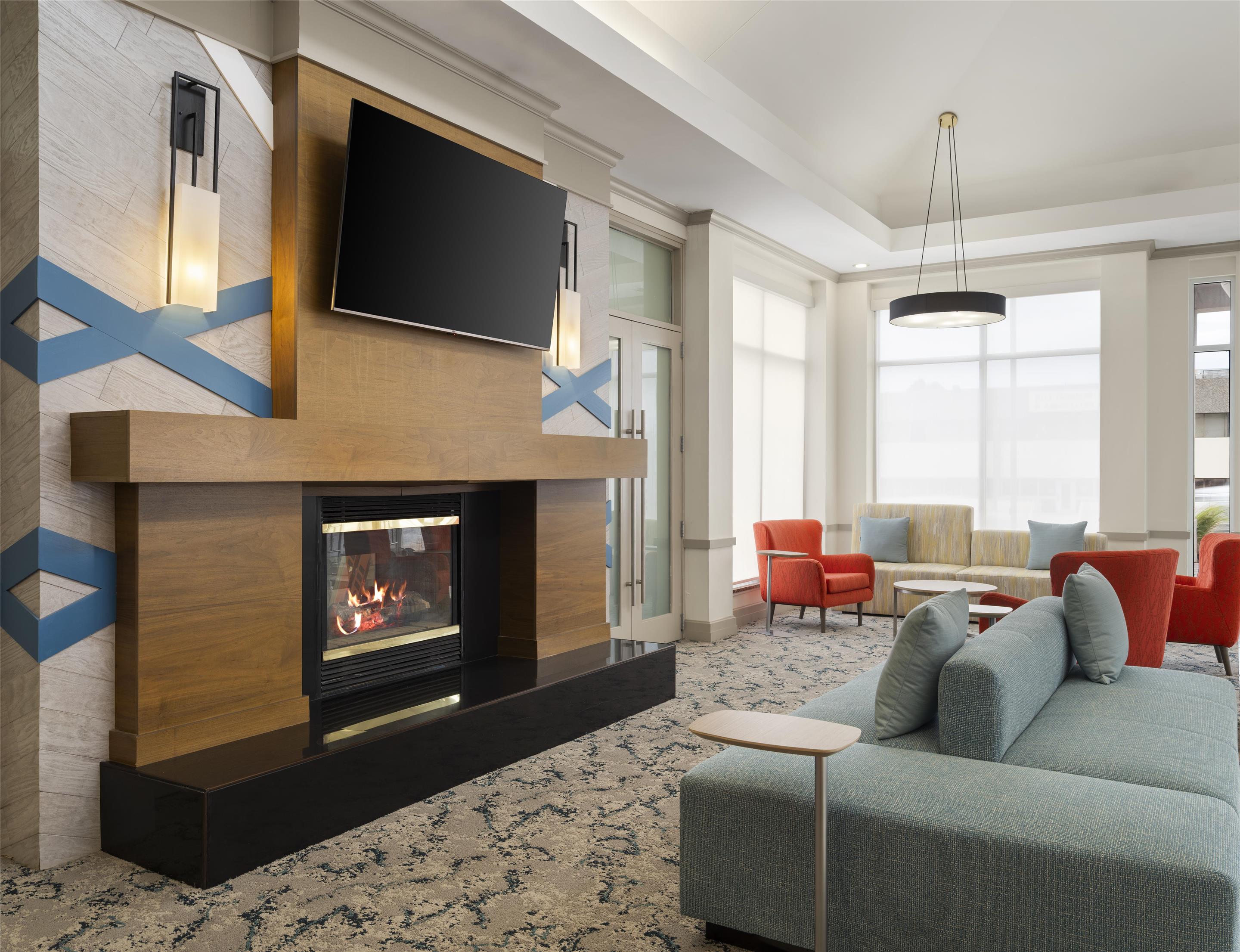 Lobby | Hilton Garden Inn Albuquerque Airport