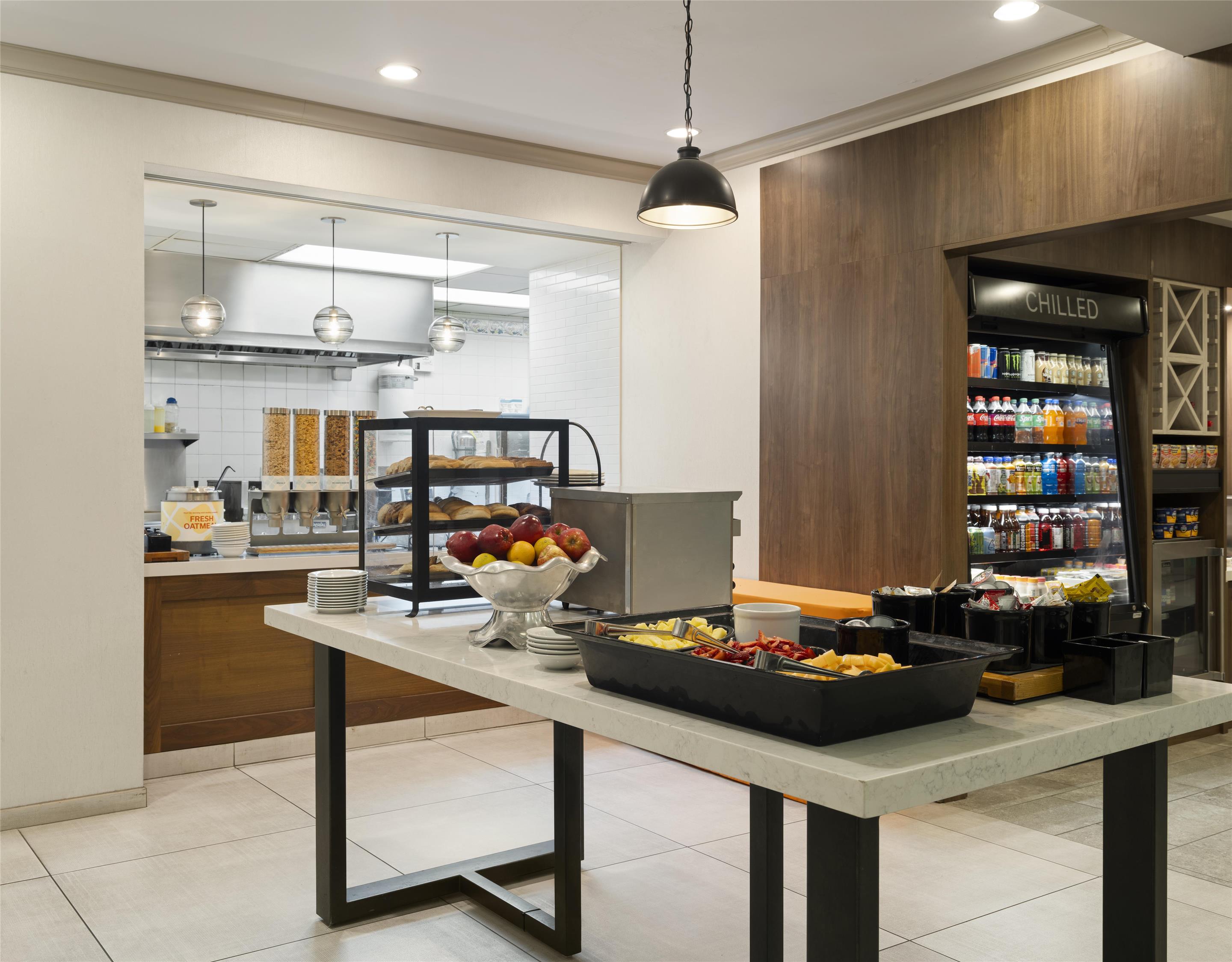 Breakfast Area | Hilton Garden Inn Albuquerque Airport