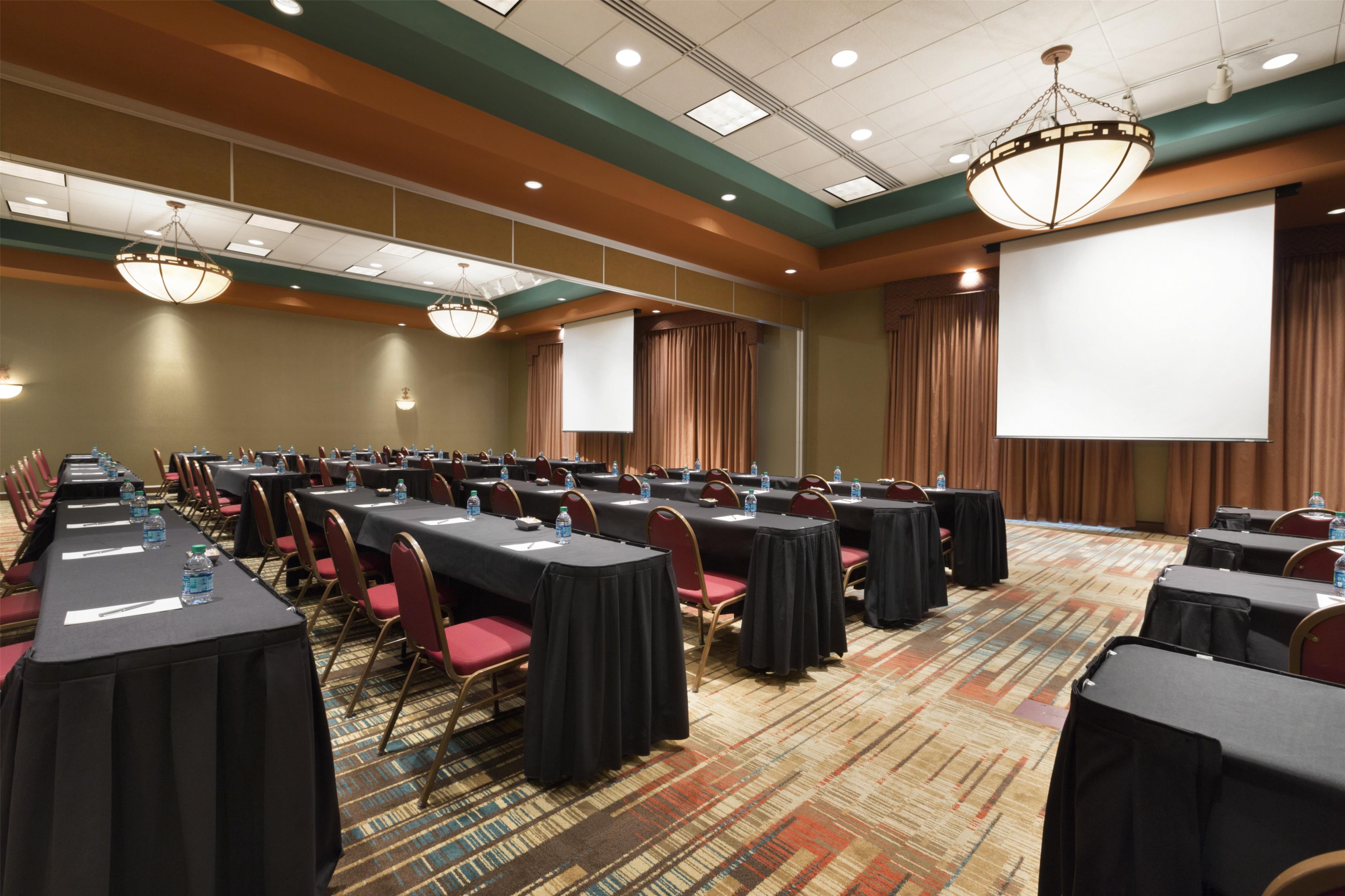 Restaurant | Embassy Suites by Hilton Albuquerque