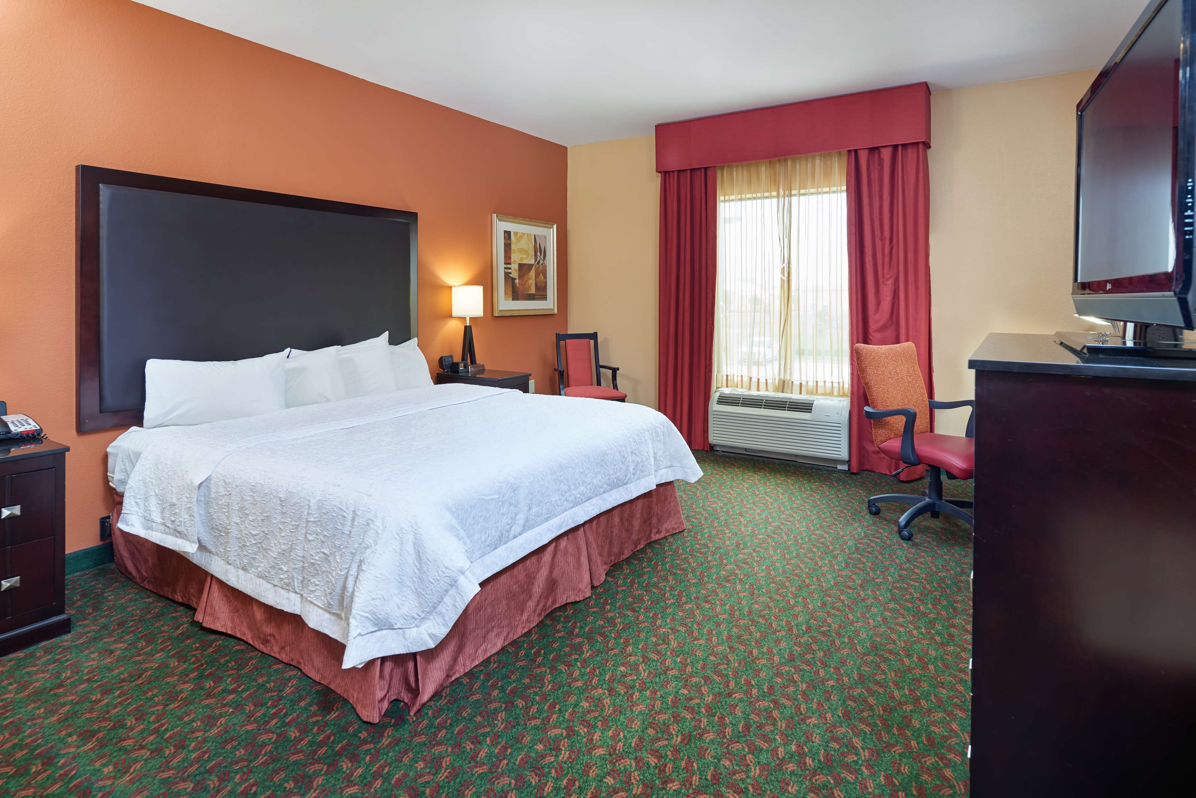 Hampton Inn & Suites by Hilton Waco-South - Tap to explore photos