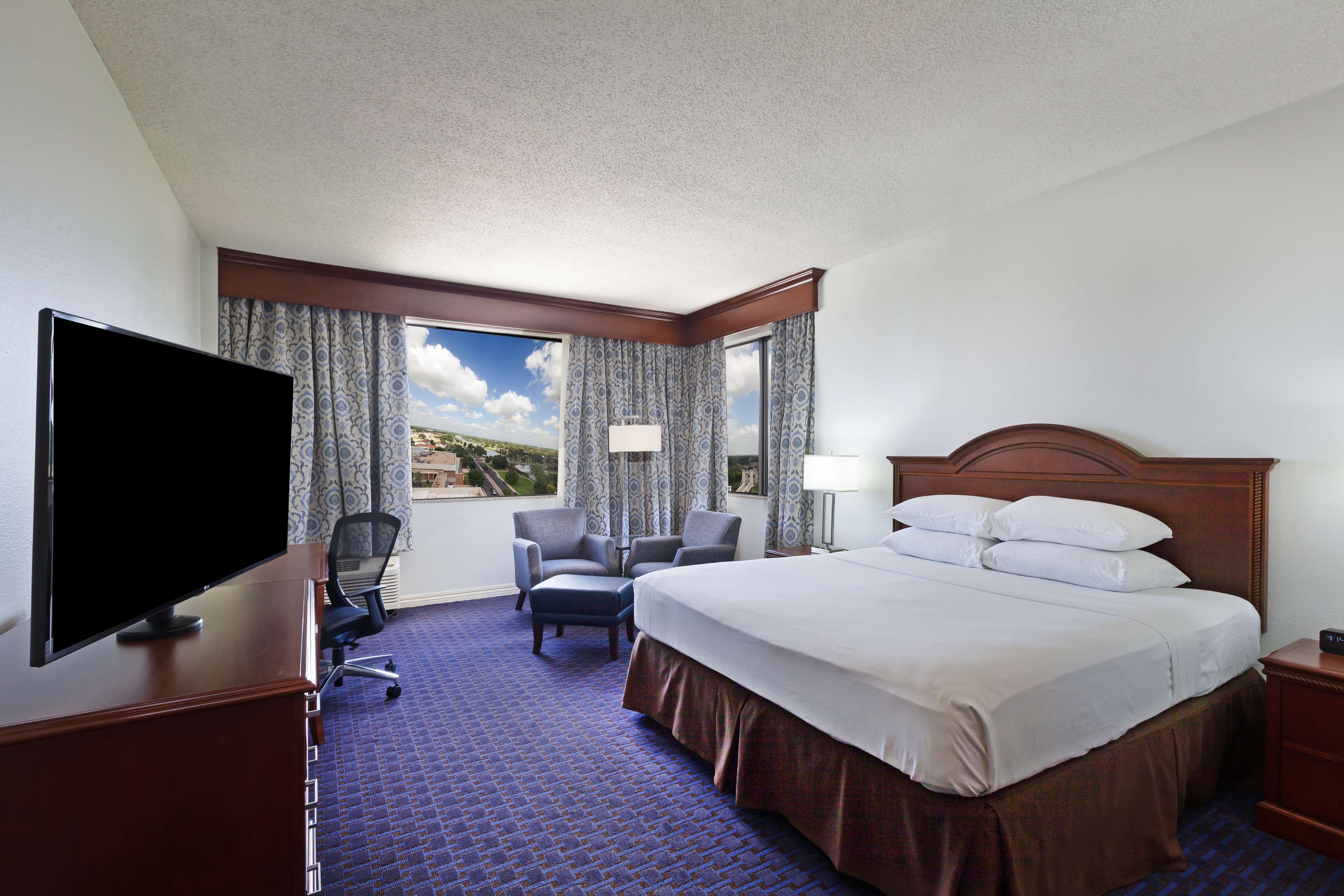 Hilton Waco Room Type - 1 KNG CORNER RM W PELOTON