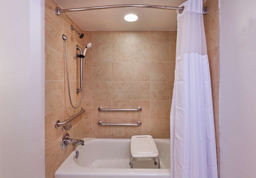 Hilton Waco Room Type - 1 KG DLX MOB HEA ACC W TUB