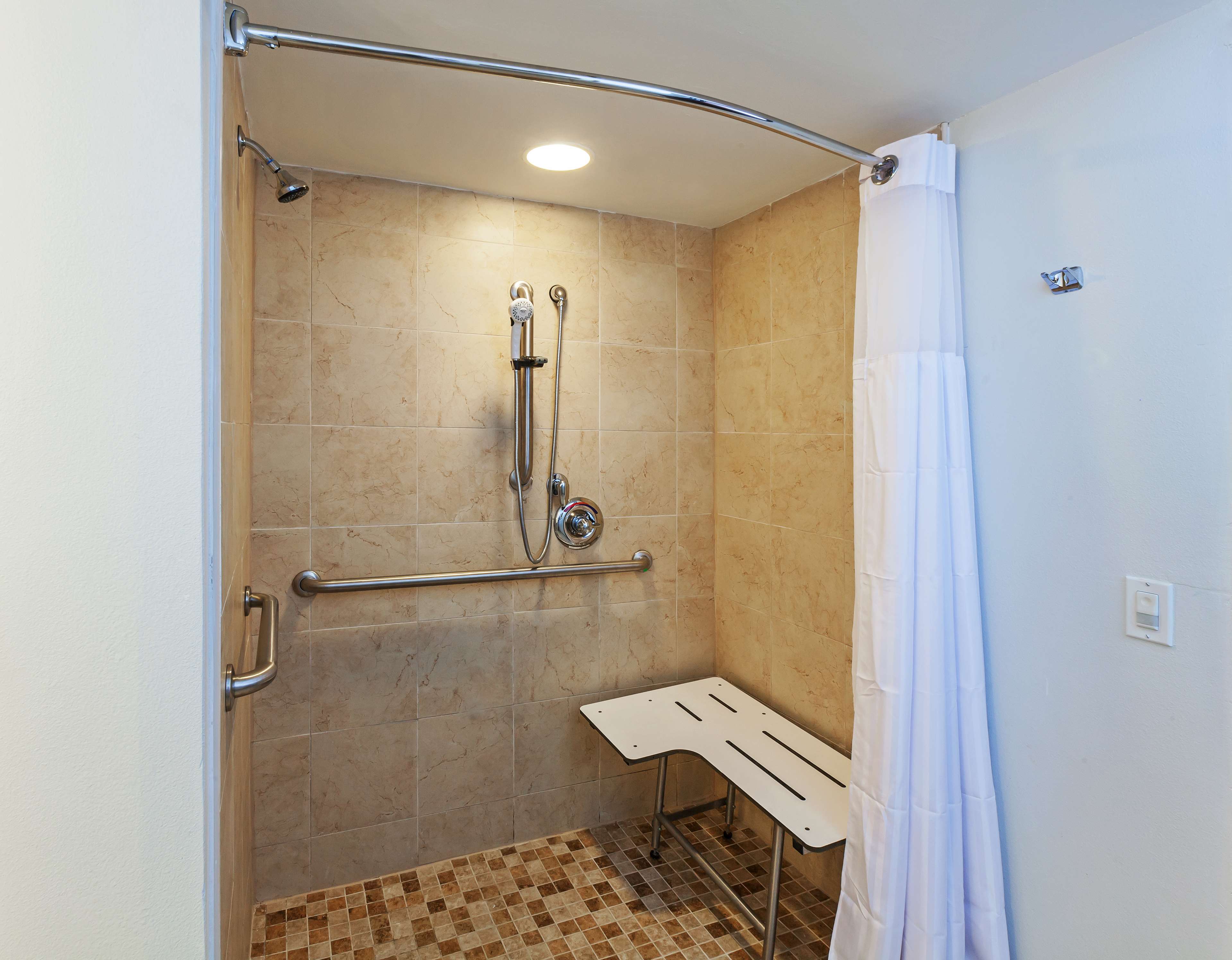 Hilton Waco Room Type - 2QN MOB HEAR ACC RI-SH DLX