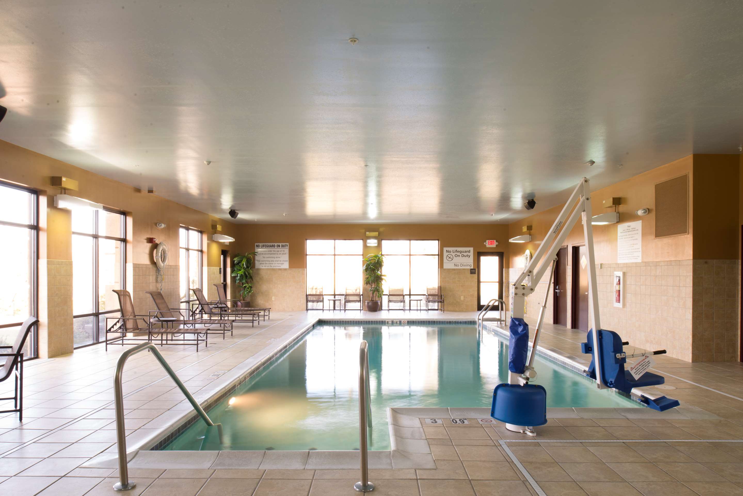 Pool | Hampton Inn & Suites Vineland