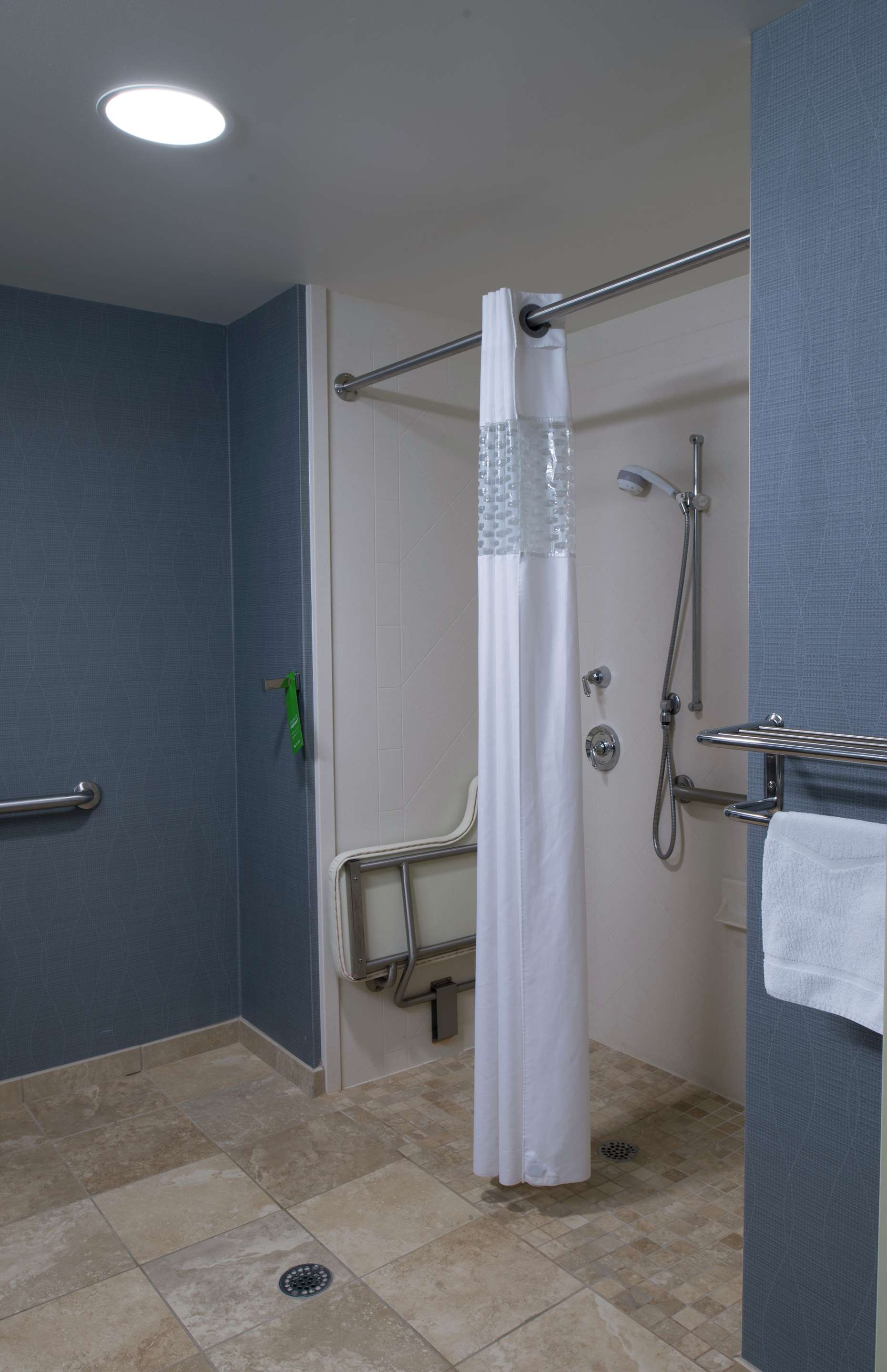 Guest room bath