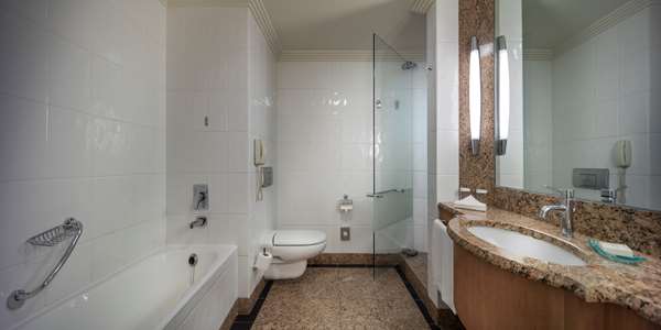 TWIN EXECUTIVE RIVER VIEW