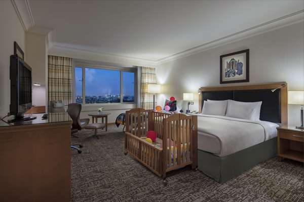 FAMILY ROOM RIVER VIEW