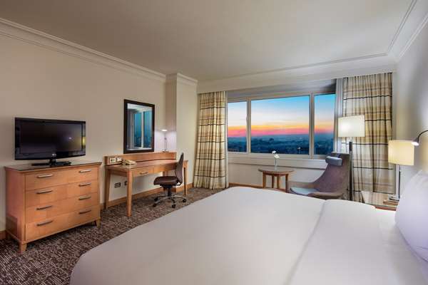 KING EXECUTIVE CITY VIEW