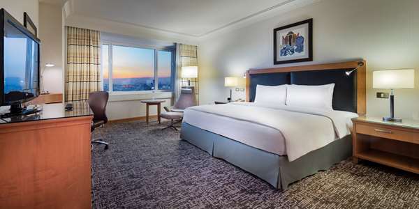 KING EXECUTIVE RIVER VIEW
