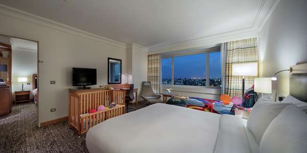 FAMILY ROOM RIVER VIEW