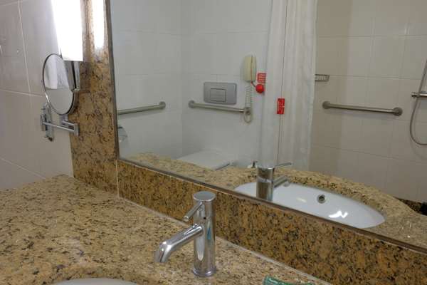 KING ACCESSIBLE ROOM
