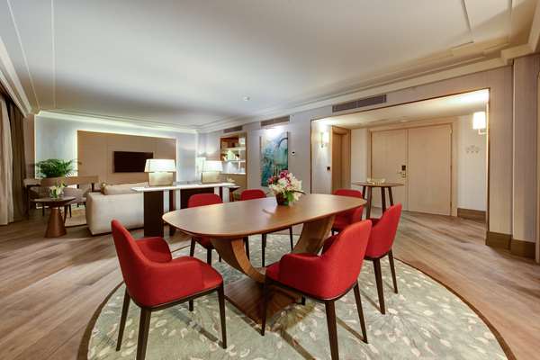 PRESIDENTIAL SUITE