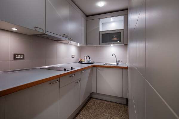 ONE BEDROOM SUITE W/ KITCHENETTE