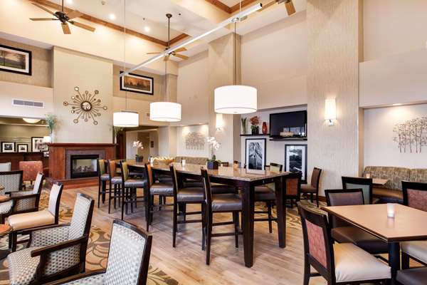 Restaurant - Hampton Inn & Suites Addison