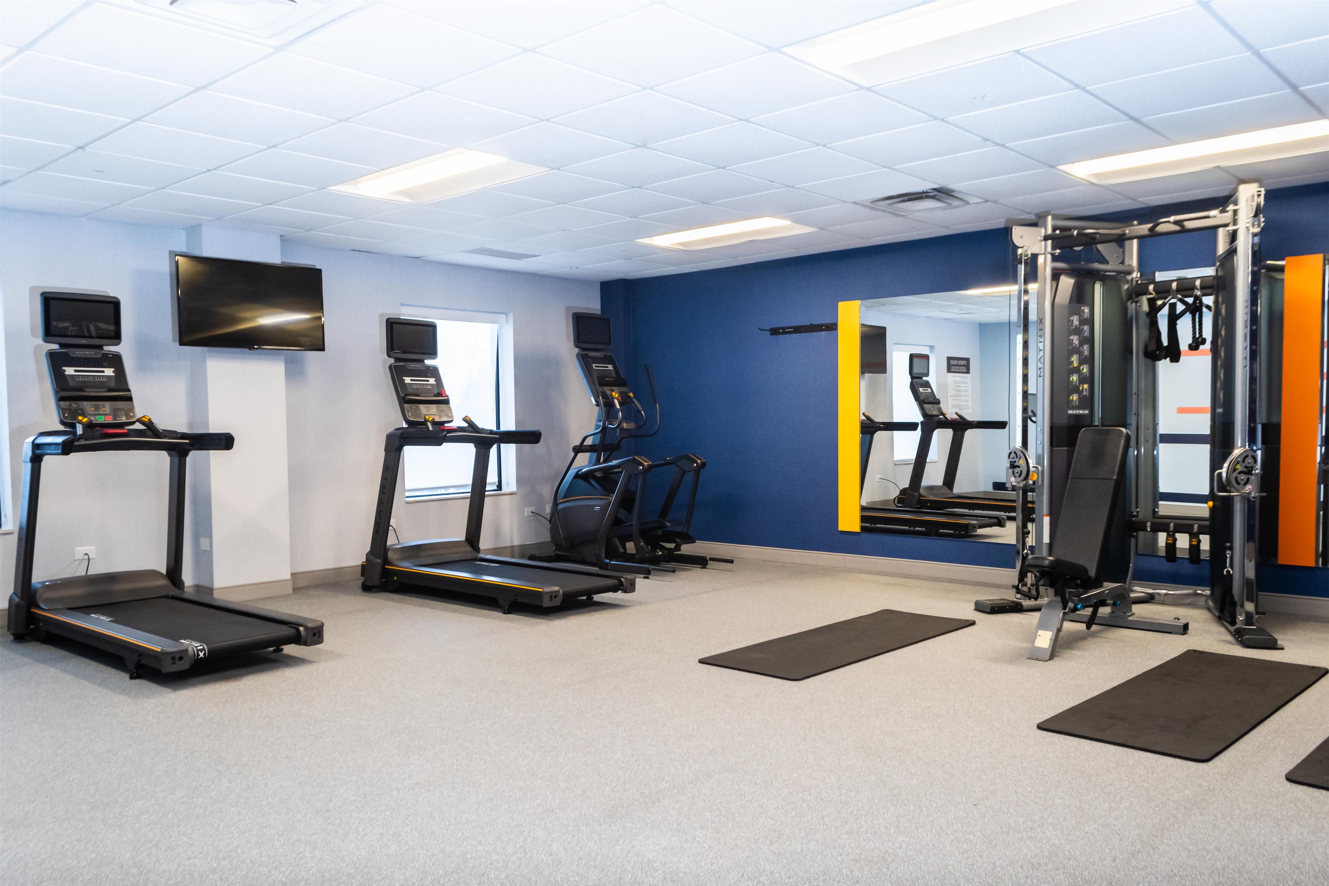 Health club fitness center gym | Hampton Inn & Suites Addison