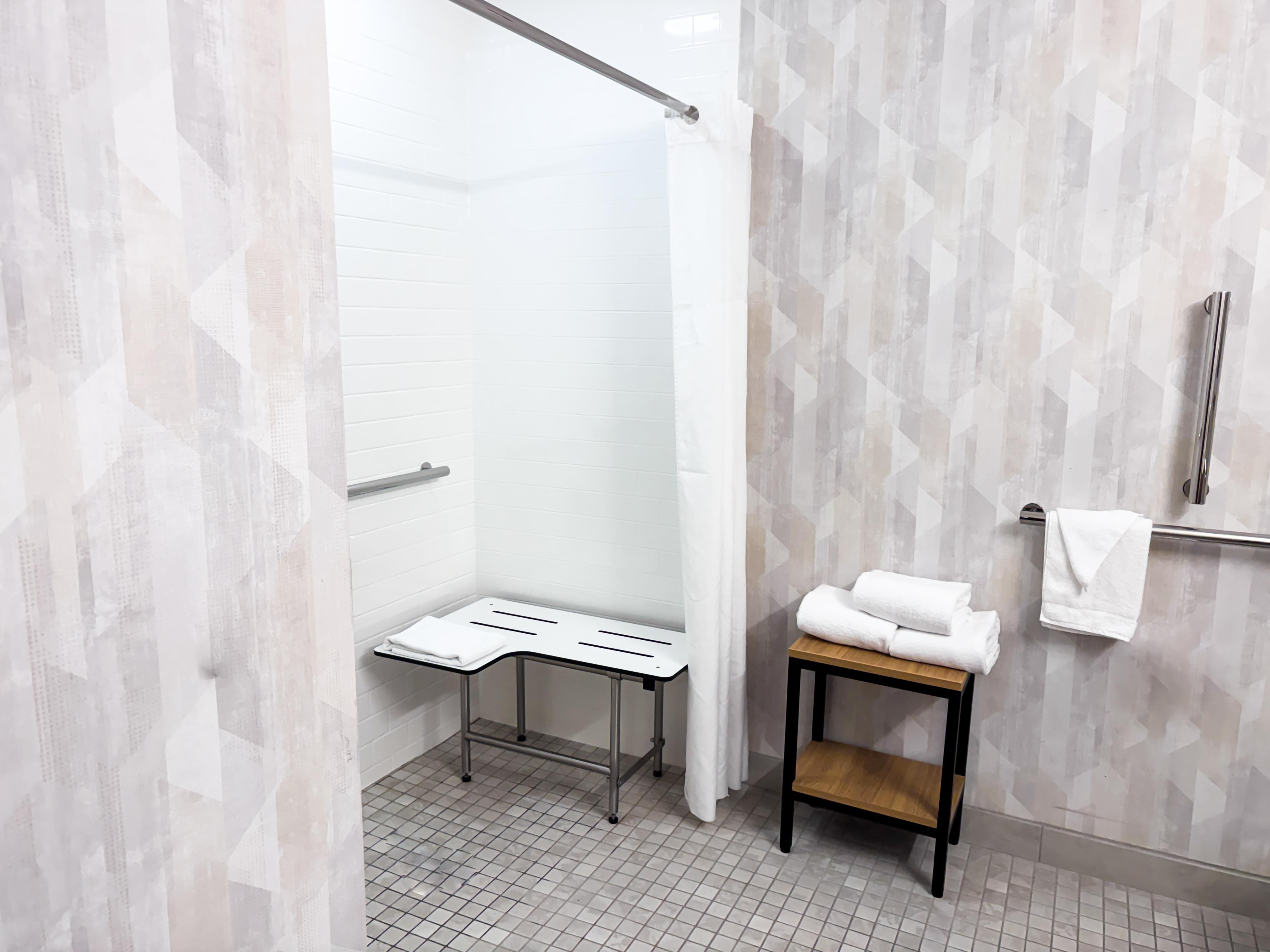 Hampton Inn & Suites by Hilton Addison Room Type - 1 KNG MOB ACC SHOWER NS