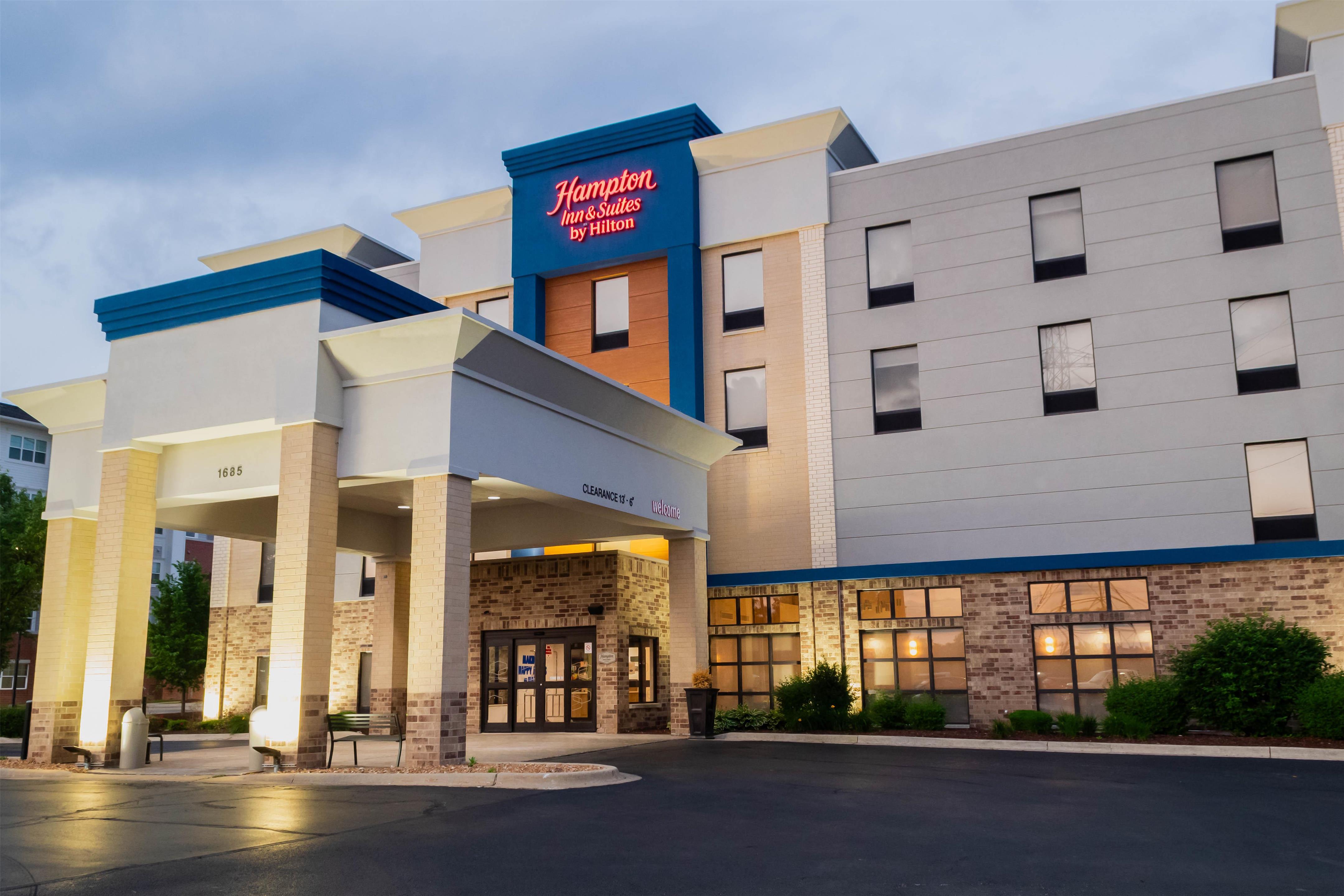 Exterior | Hampton Inn & Suites Addison