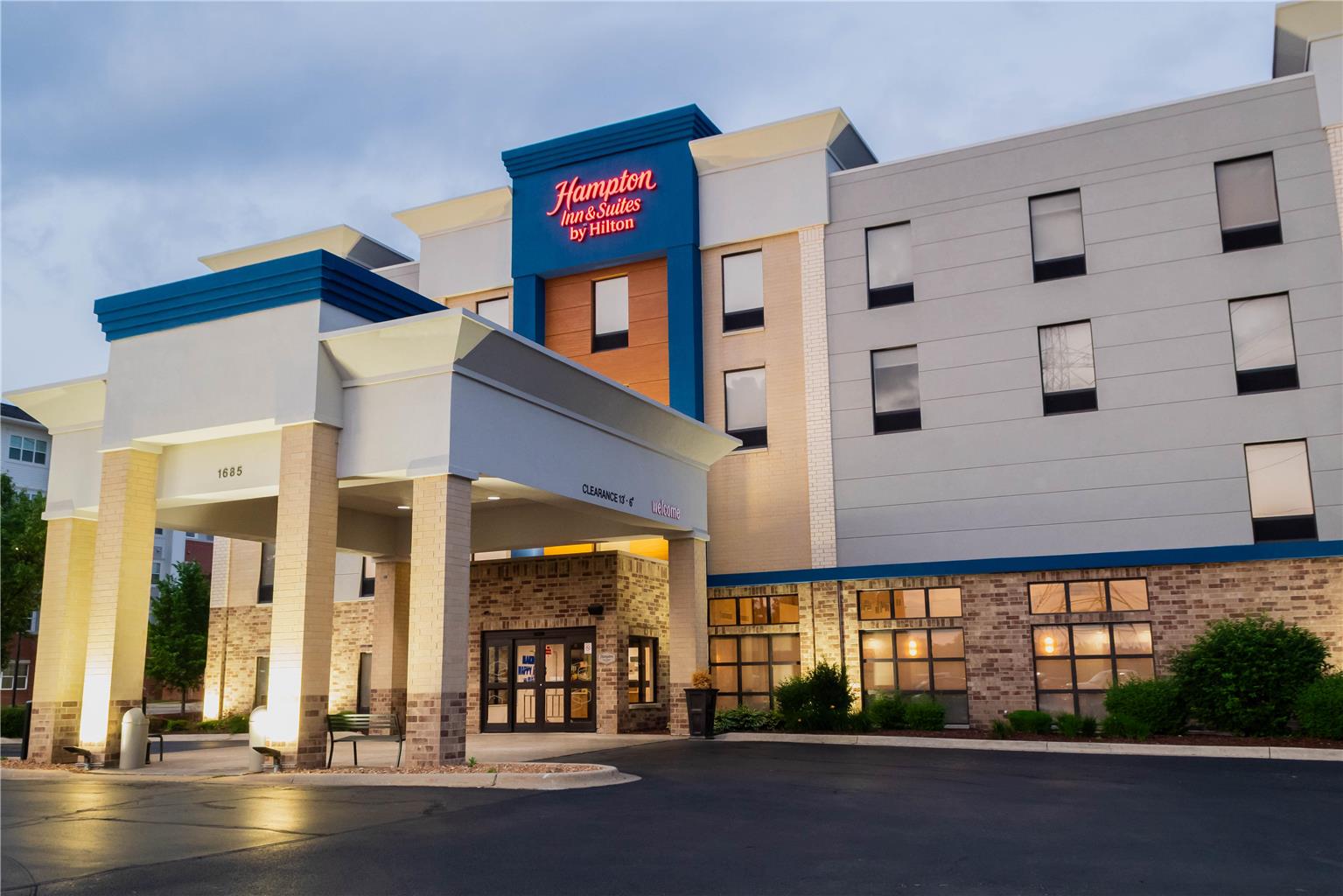 Hampton Inn & Suites Addison