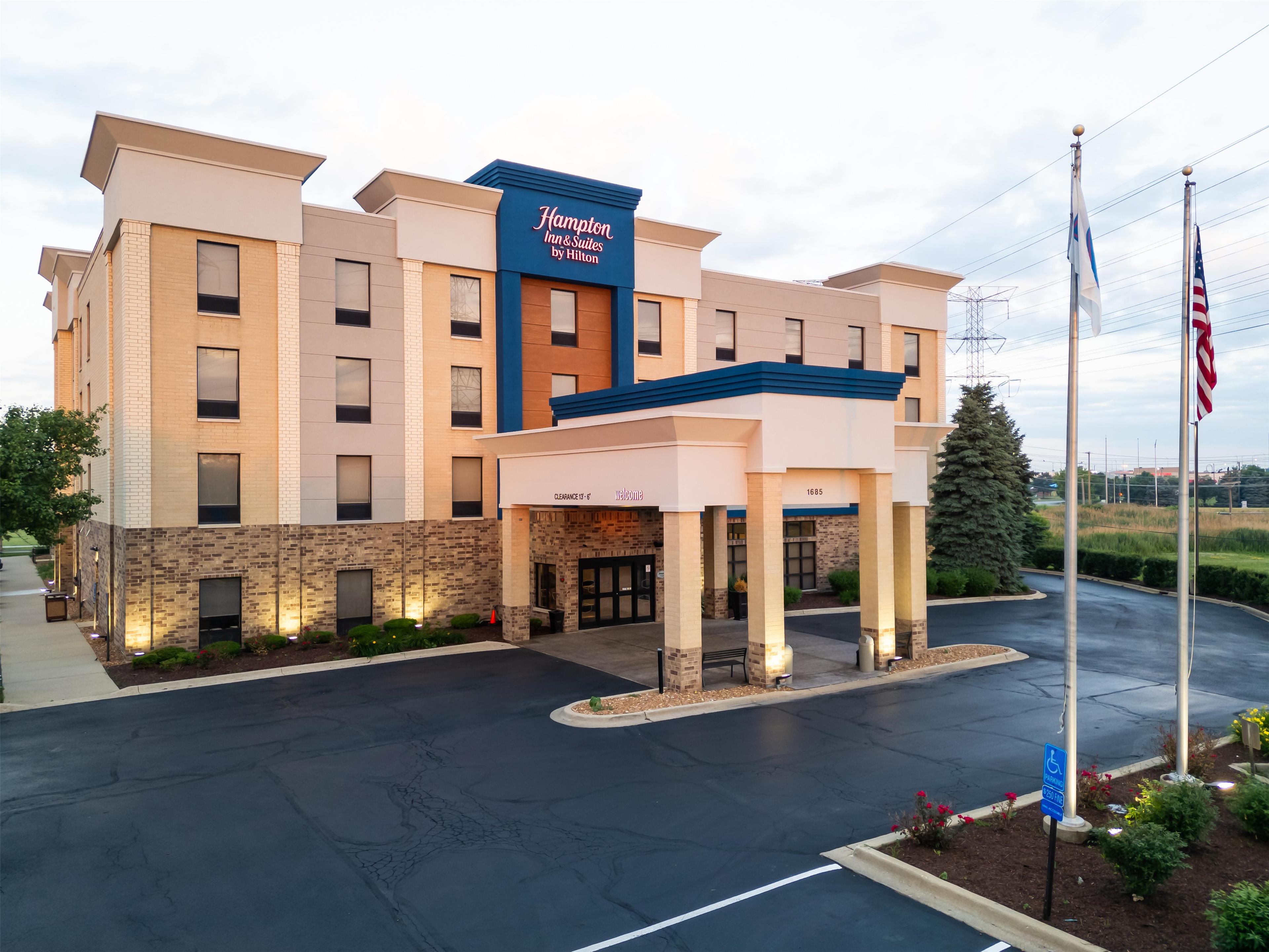 Exterior | Hampton Inn & Suites Addison