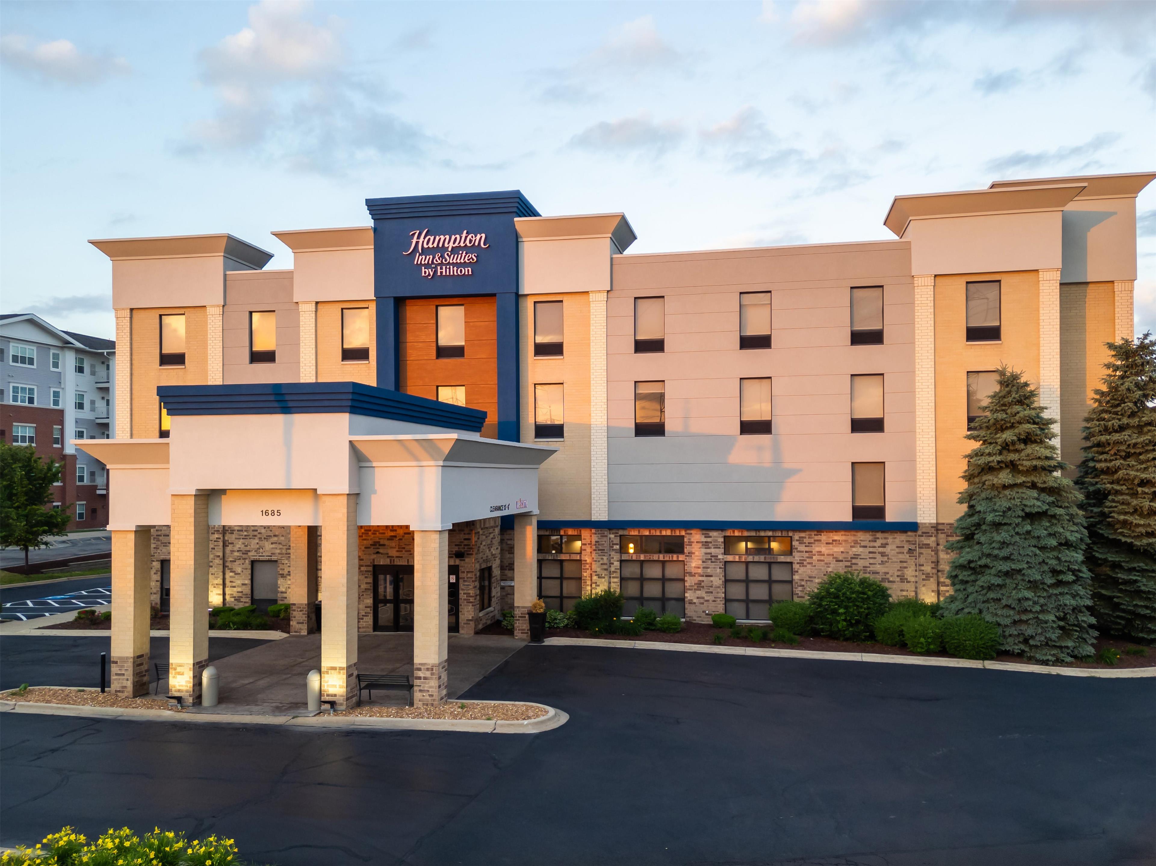 Exterior | Hampton Inn & Suites Addison