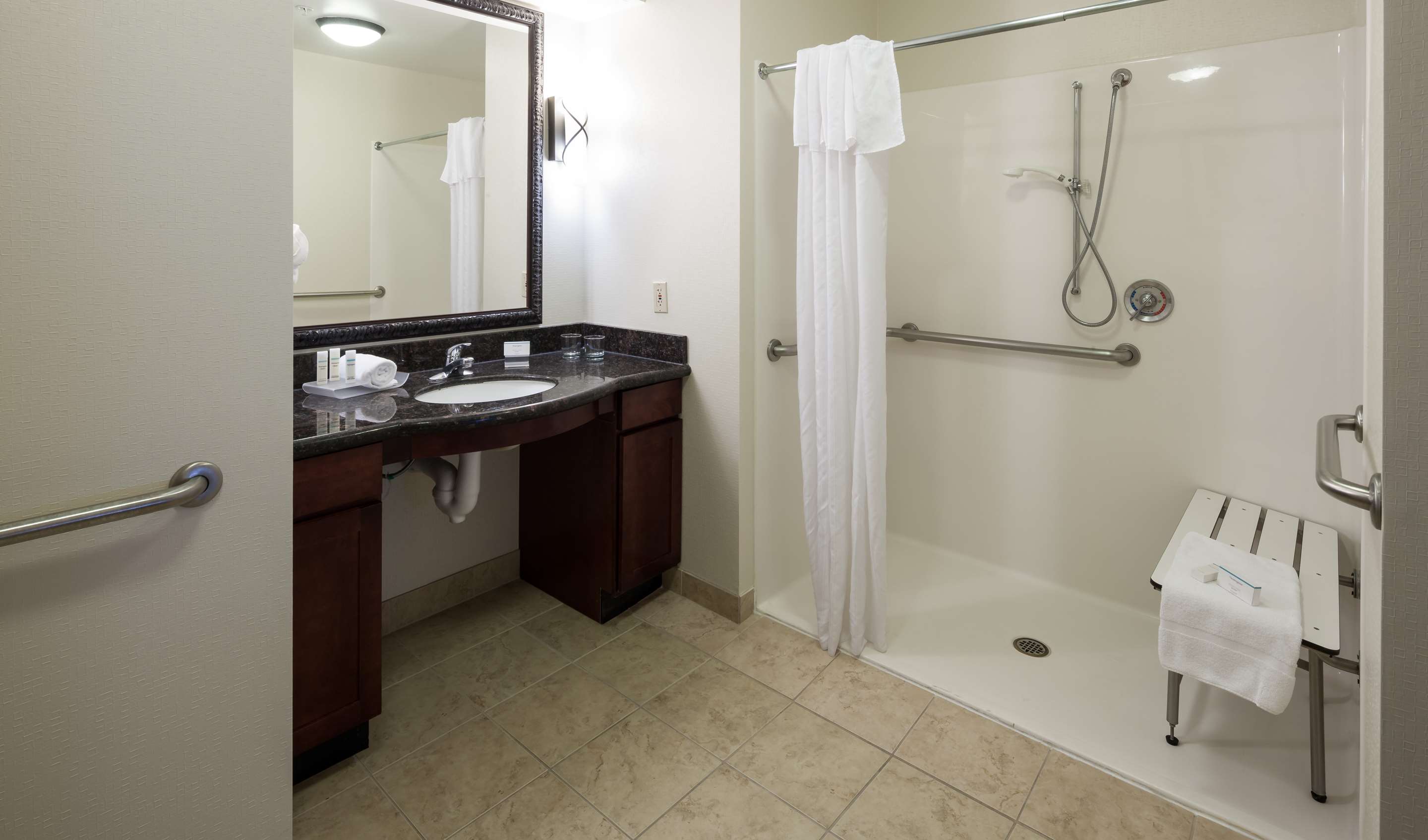 Guest room bath