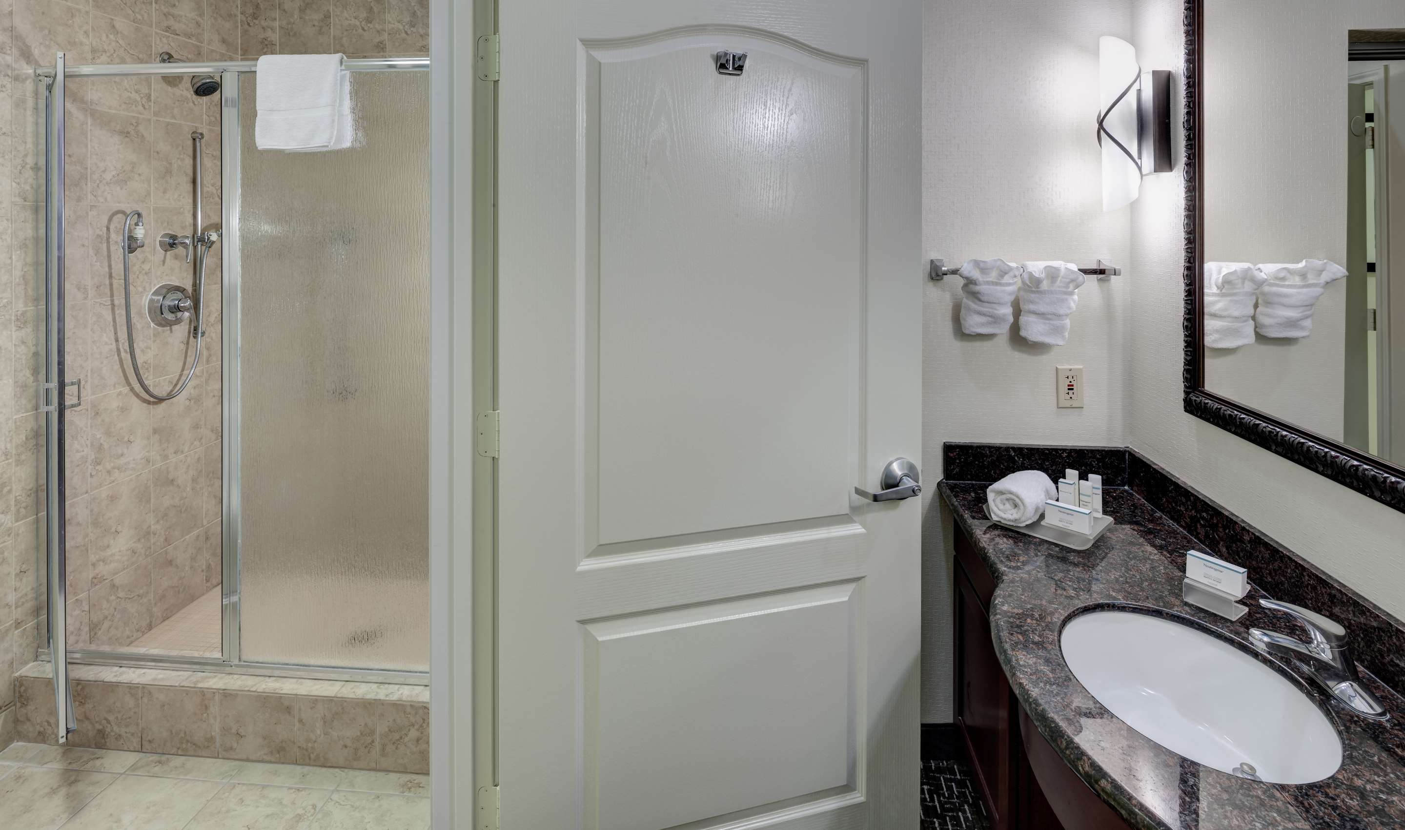 Guest room bath