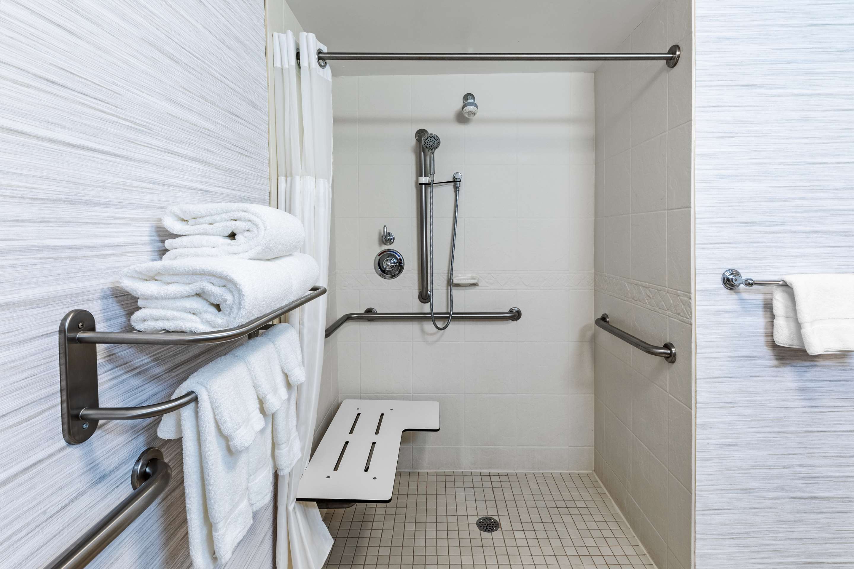 Guest room bath