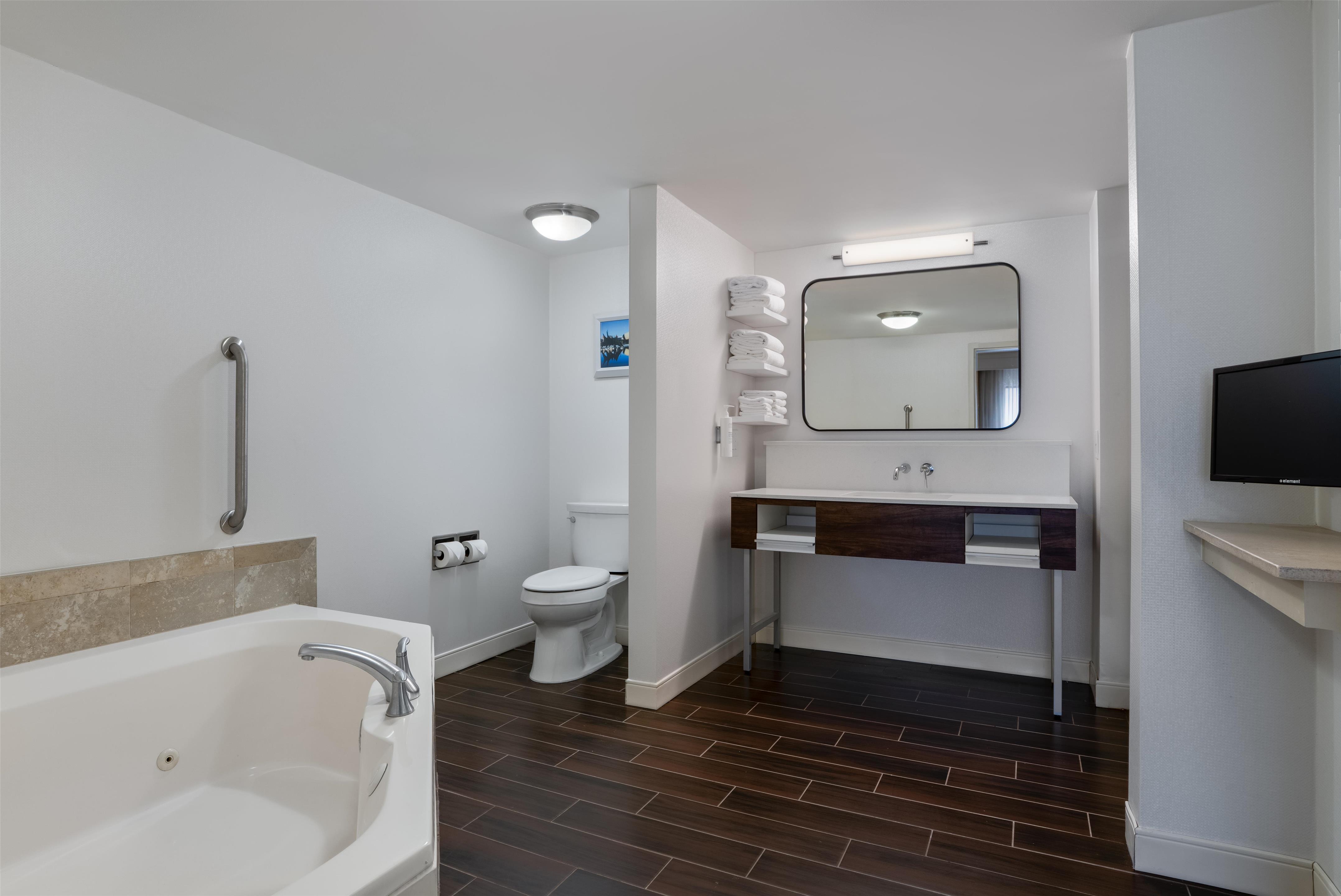 Guest room bath