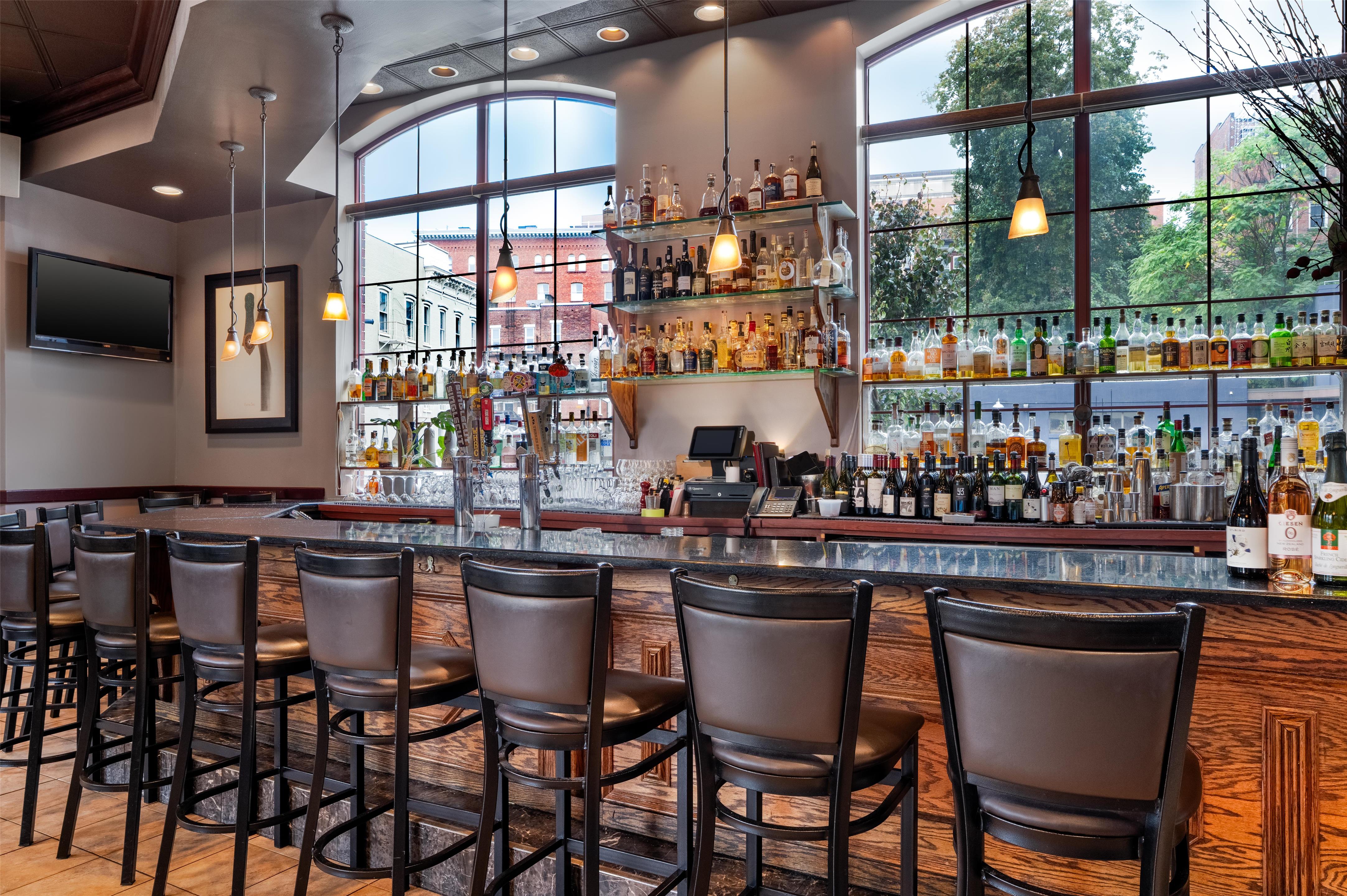 BarLounge | Hampton Inn & Suites Albany-Downtown