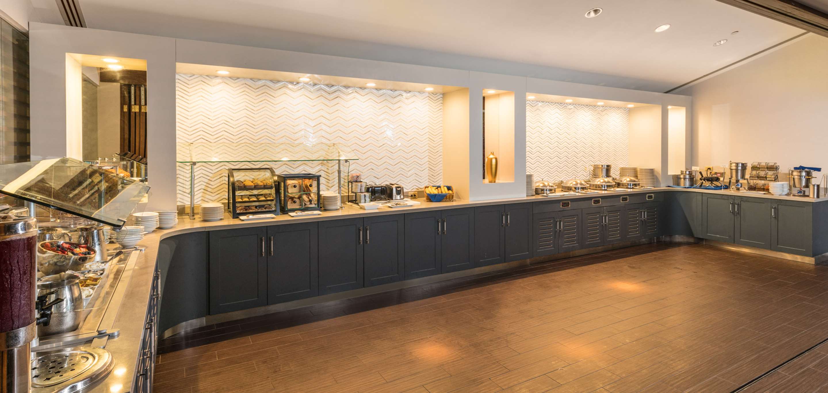 Breakfast Area | The Saratoga Hilton