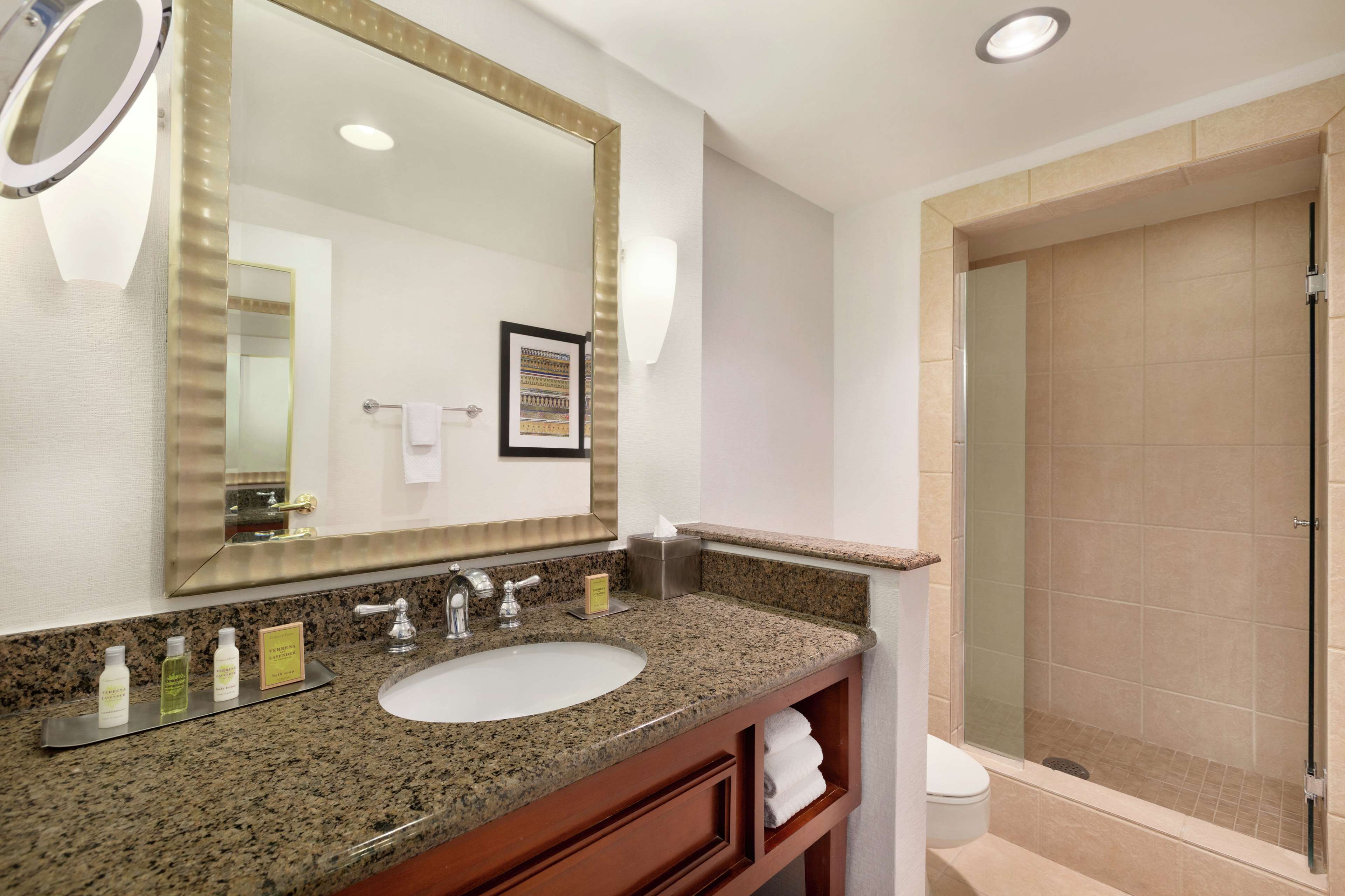 DoubleTree by Hilton Albuquerque Room Type - 2 DBLE BEDS MOUNTAIN VIEW