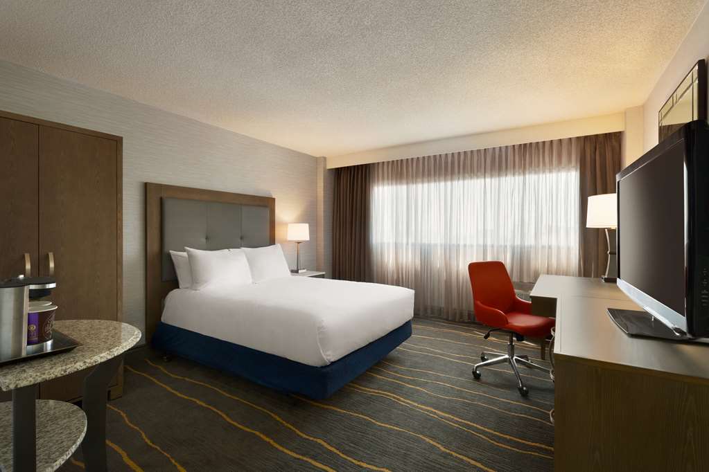 DoubleTree by Hilton Albuquerque Room Type - 1QN MOB ACC W  RI SHOWER