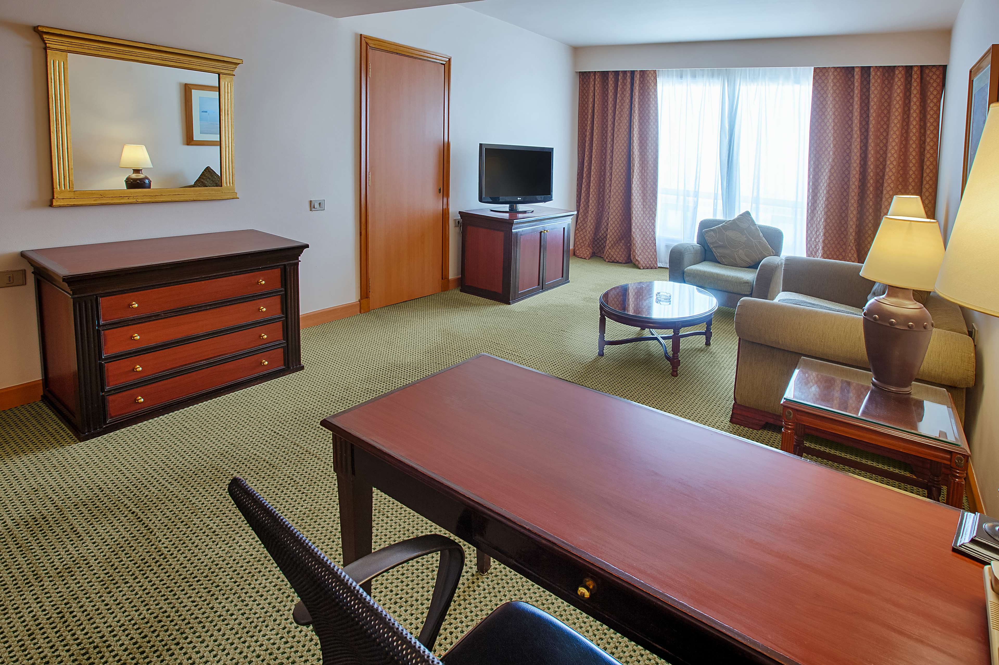 Hilton Alexandria Green Plaza Room Type - One-Bedroom Suite