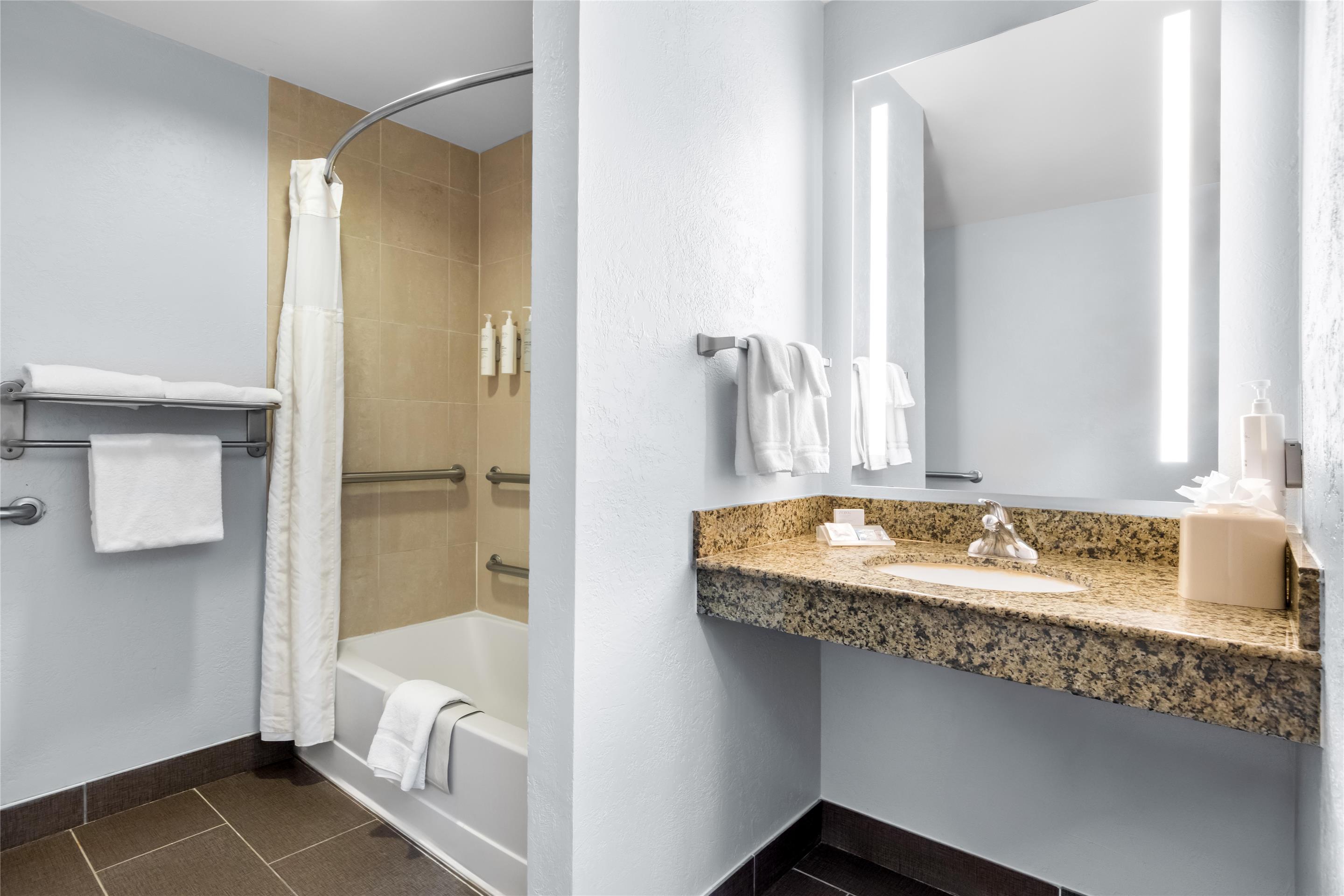 Guest room bath