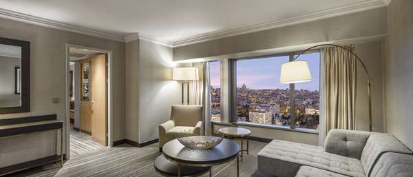 KING DELUXE SUITE