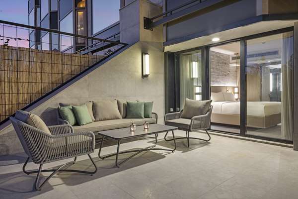 ONE BEDROOM APARTMENT WITH TERRACE