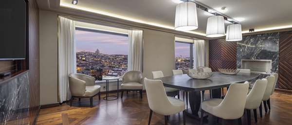 PRESIDENTIAL SUITE