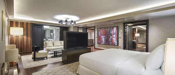 PRESIDENTIAL SUITE