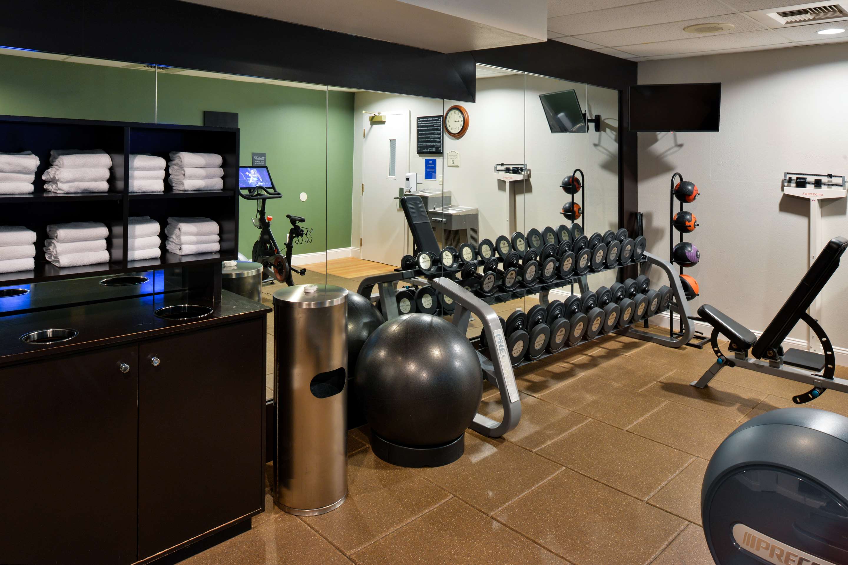 Health club fitness center gym | Hilton Garden Inn Napa