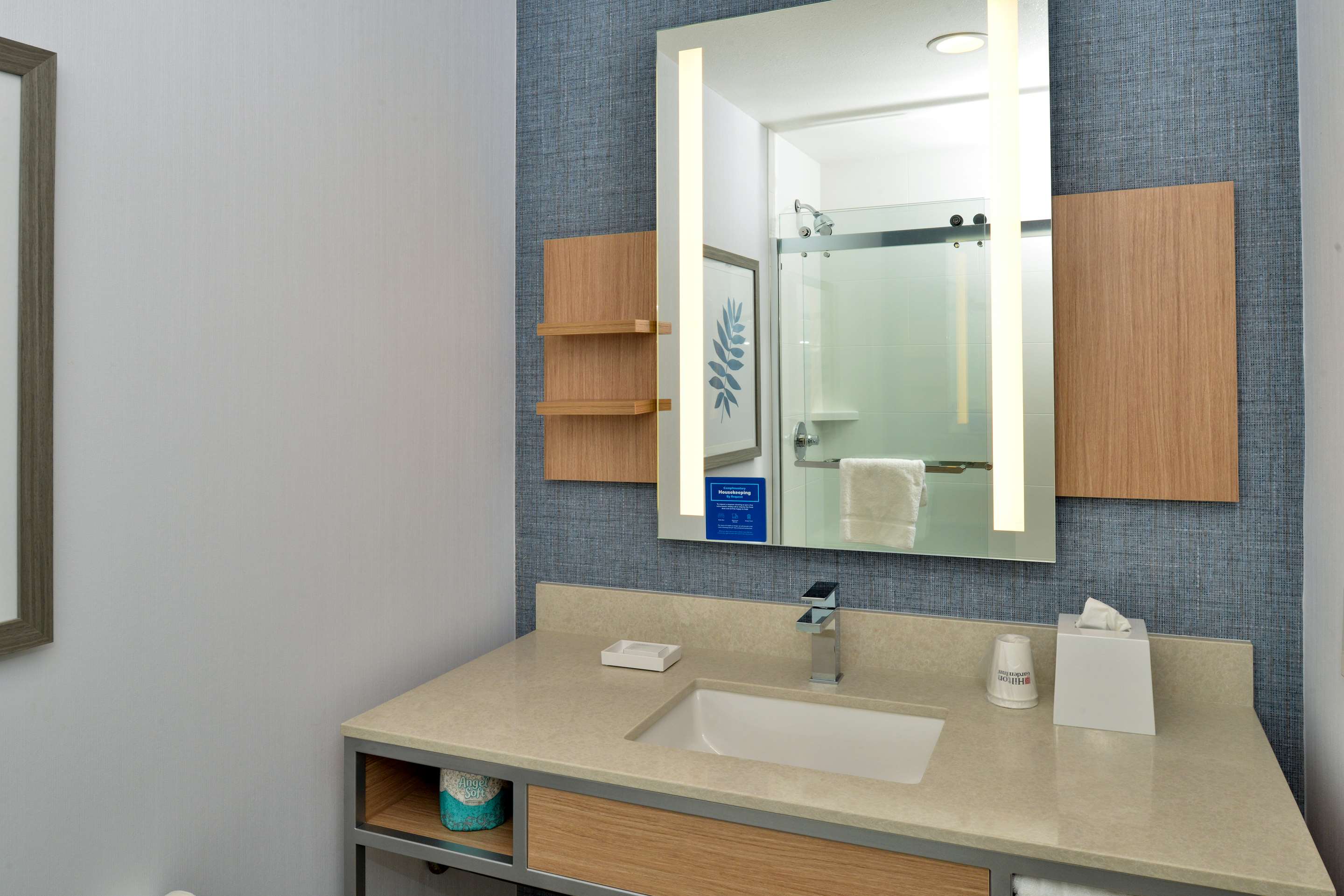Guest room bath