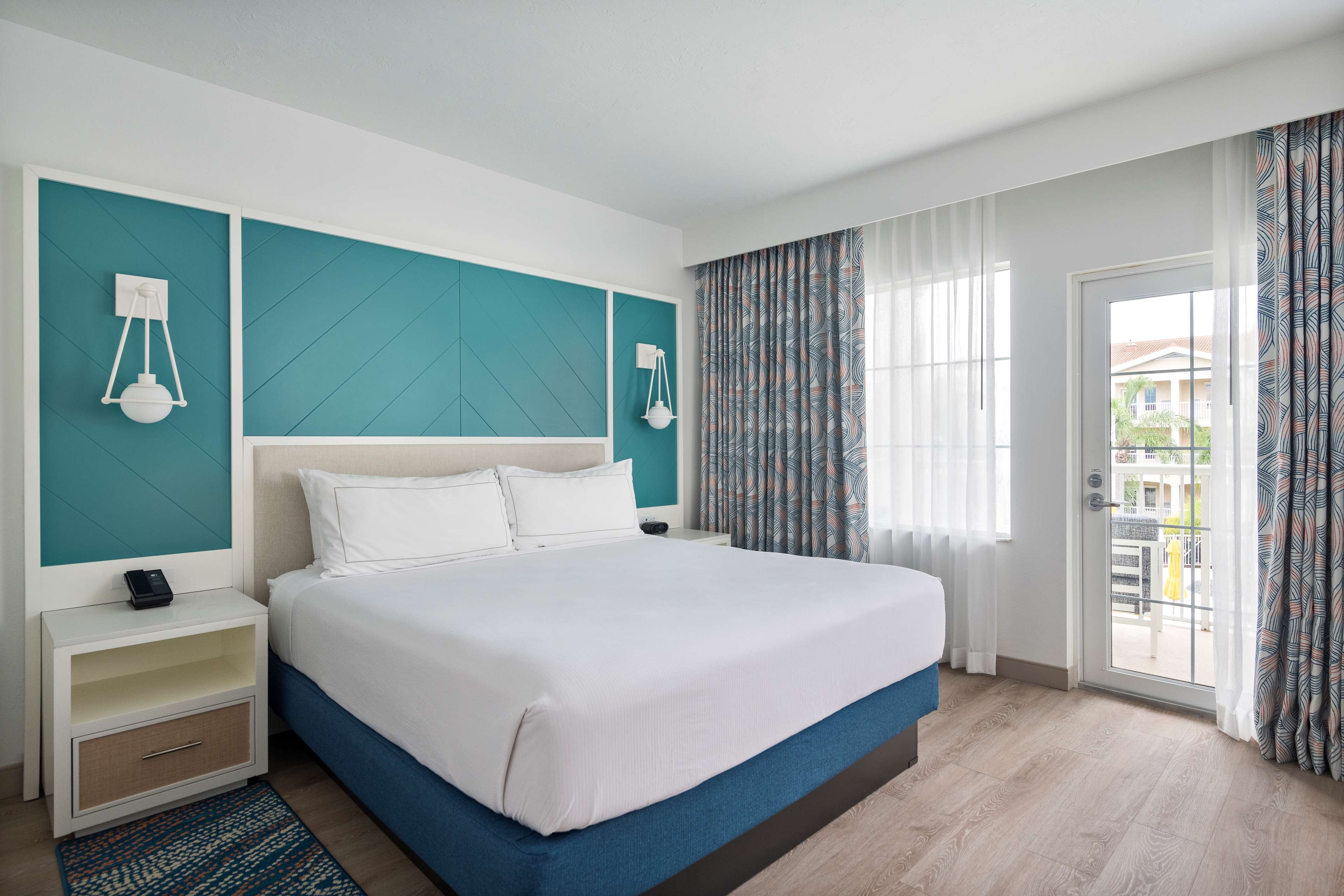 DoubleTree Suites by Hilton Naples Room Type - 1K BALC POOL VW STE ACC TB
