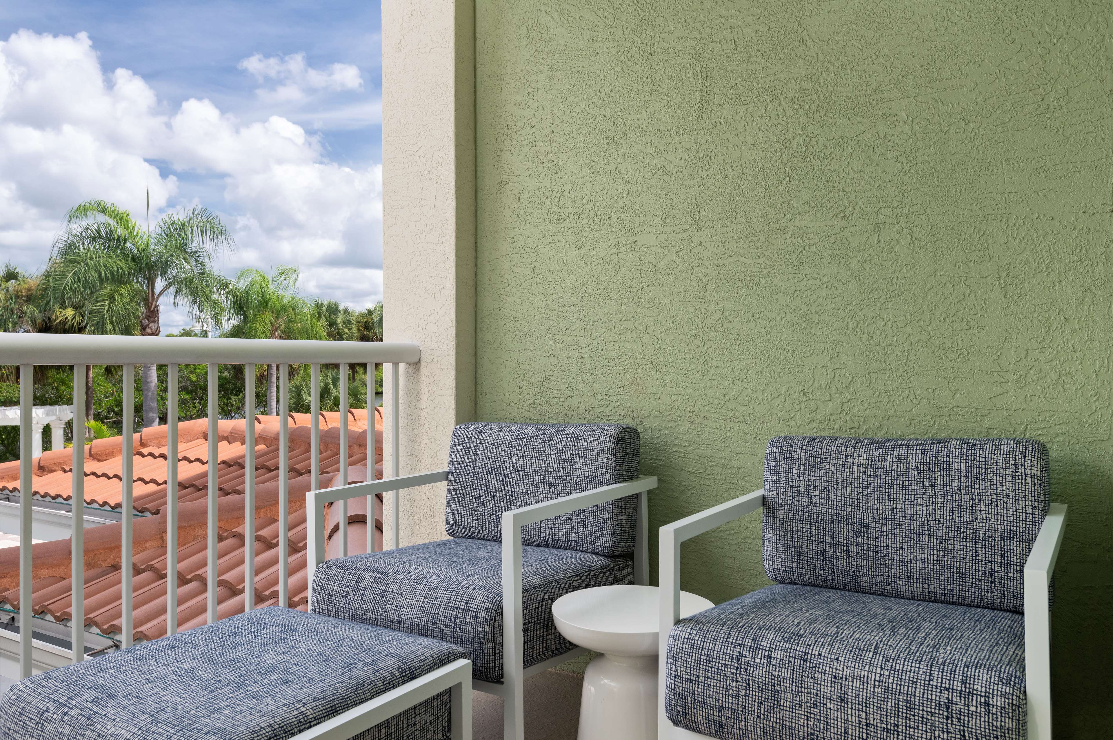 DoubleTree Suites by Hilton Naples Room Type - 2 QUEEN SUITE PATIO CITYVW