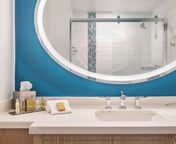  - DoubleTree Suites by Hilton Hotel Naples