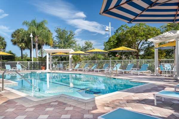 Pool - DoubleTree Suites by Hilton Hotel Naples