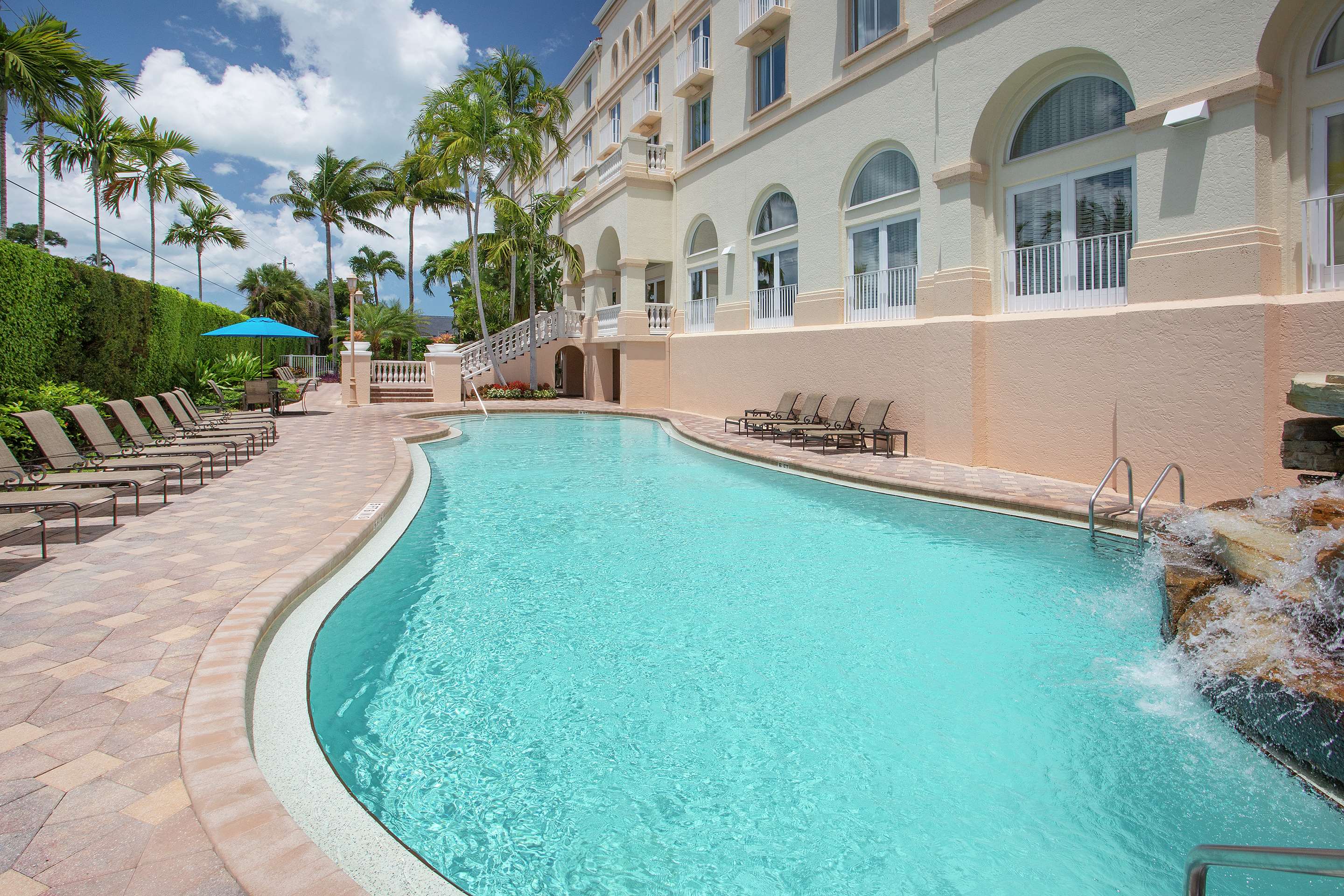 Pool | Hilton Naples