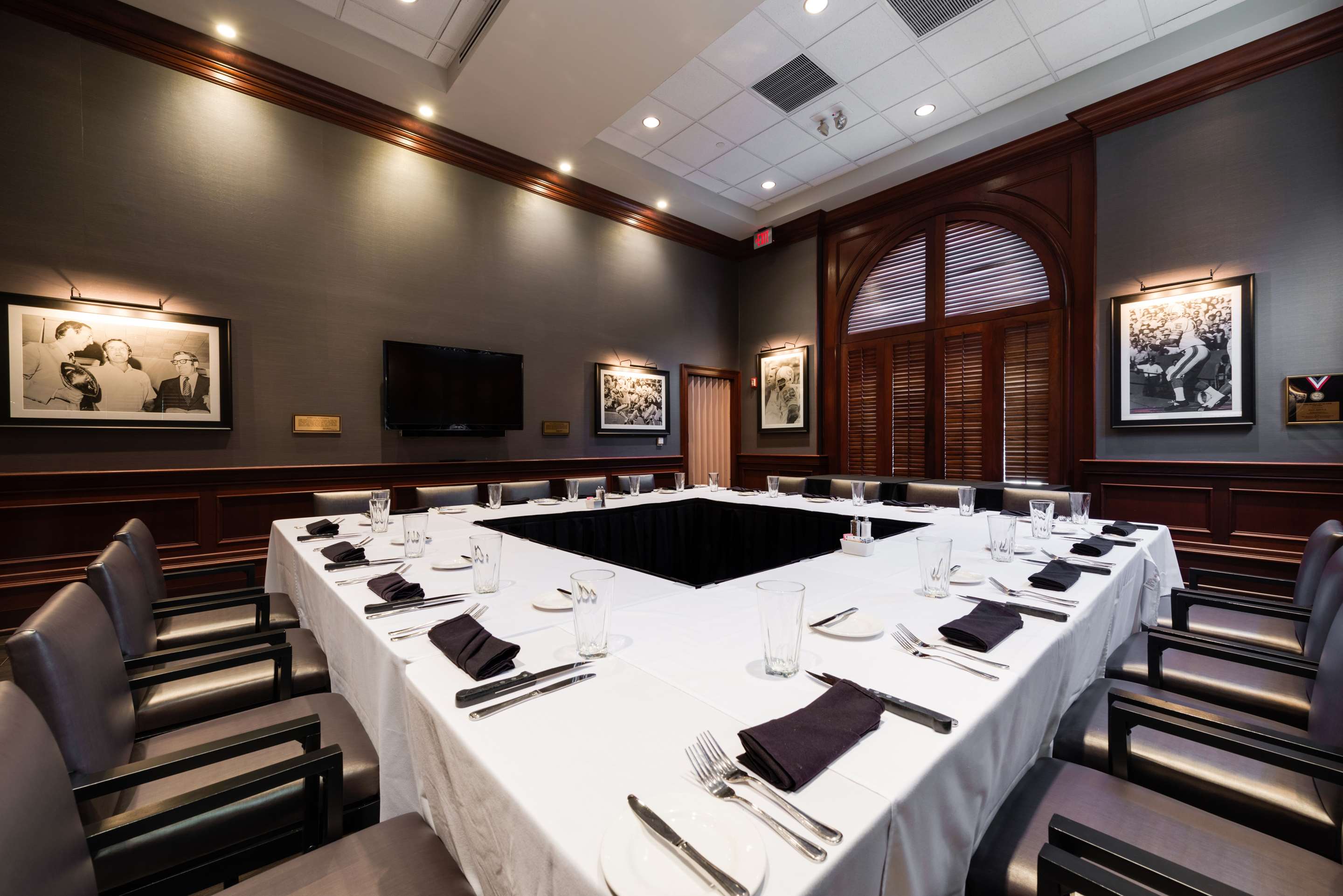 Restaurant | Hilton Naples