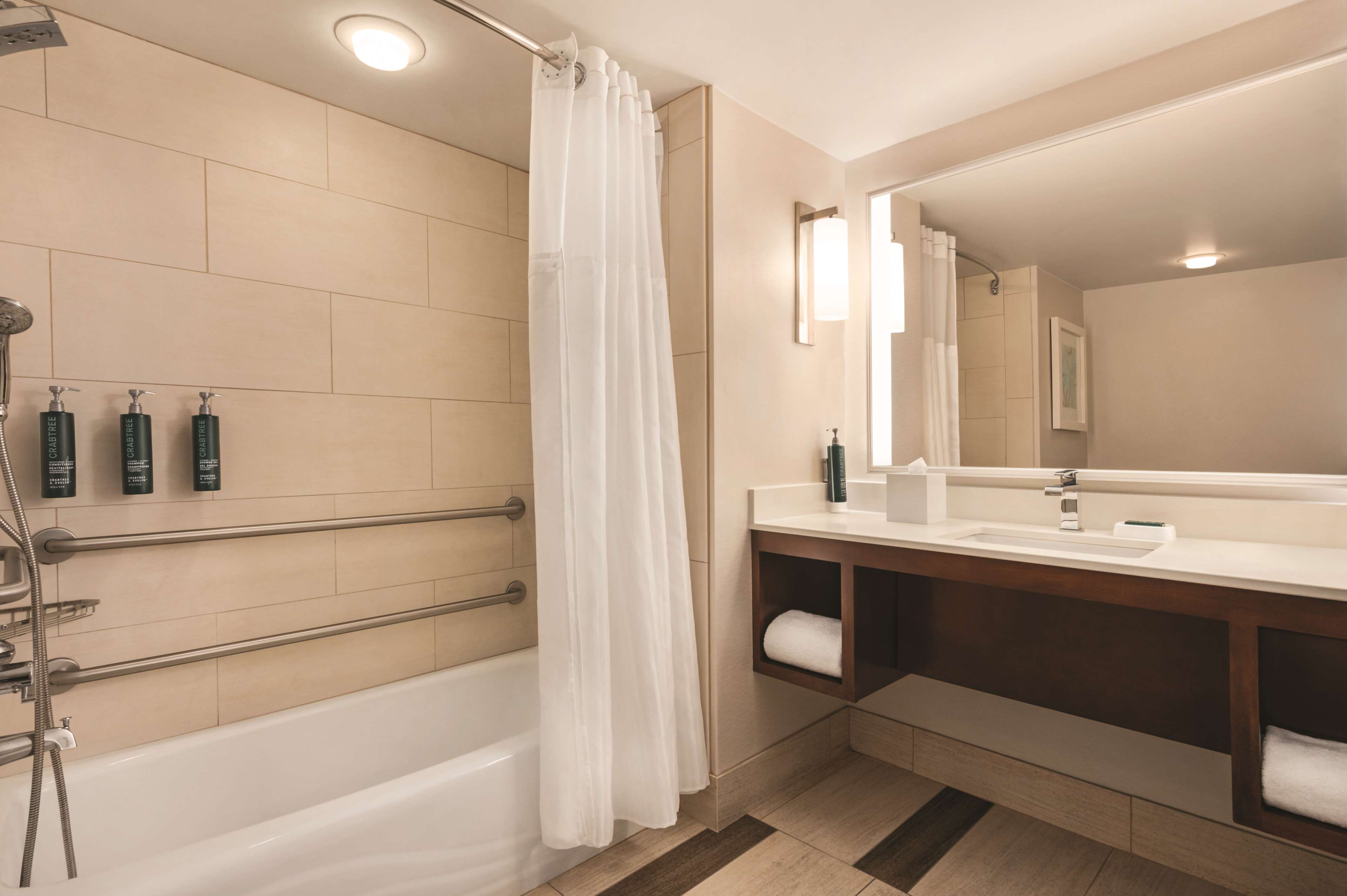 Hilton Naples Room Type - 2 QUEEN HEARING ACC