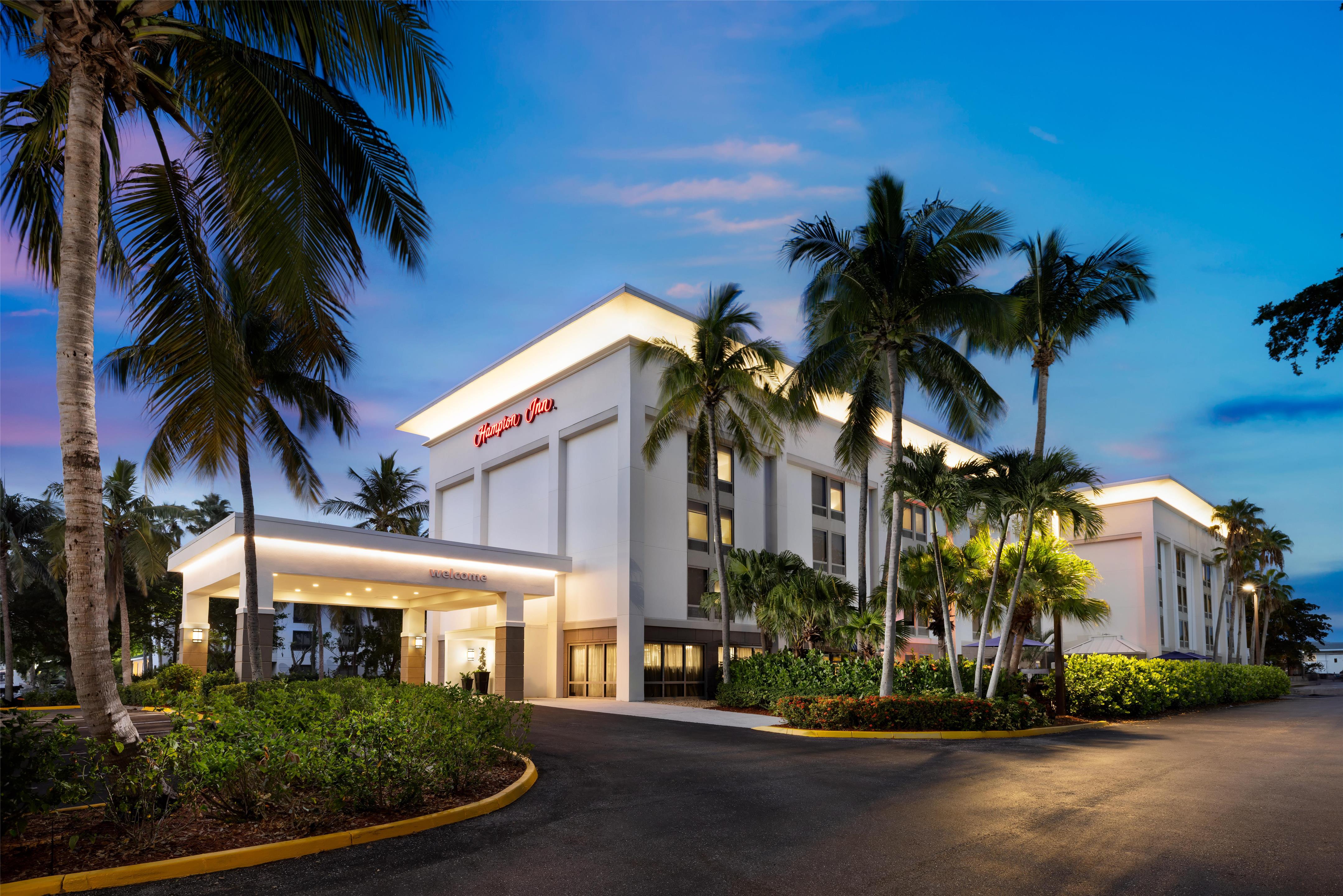 Exterior | Hampton Inn Naples Central
