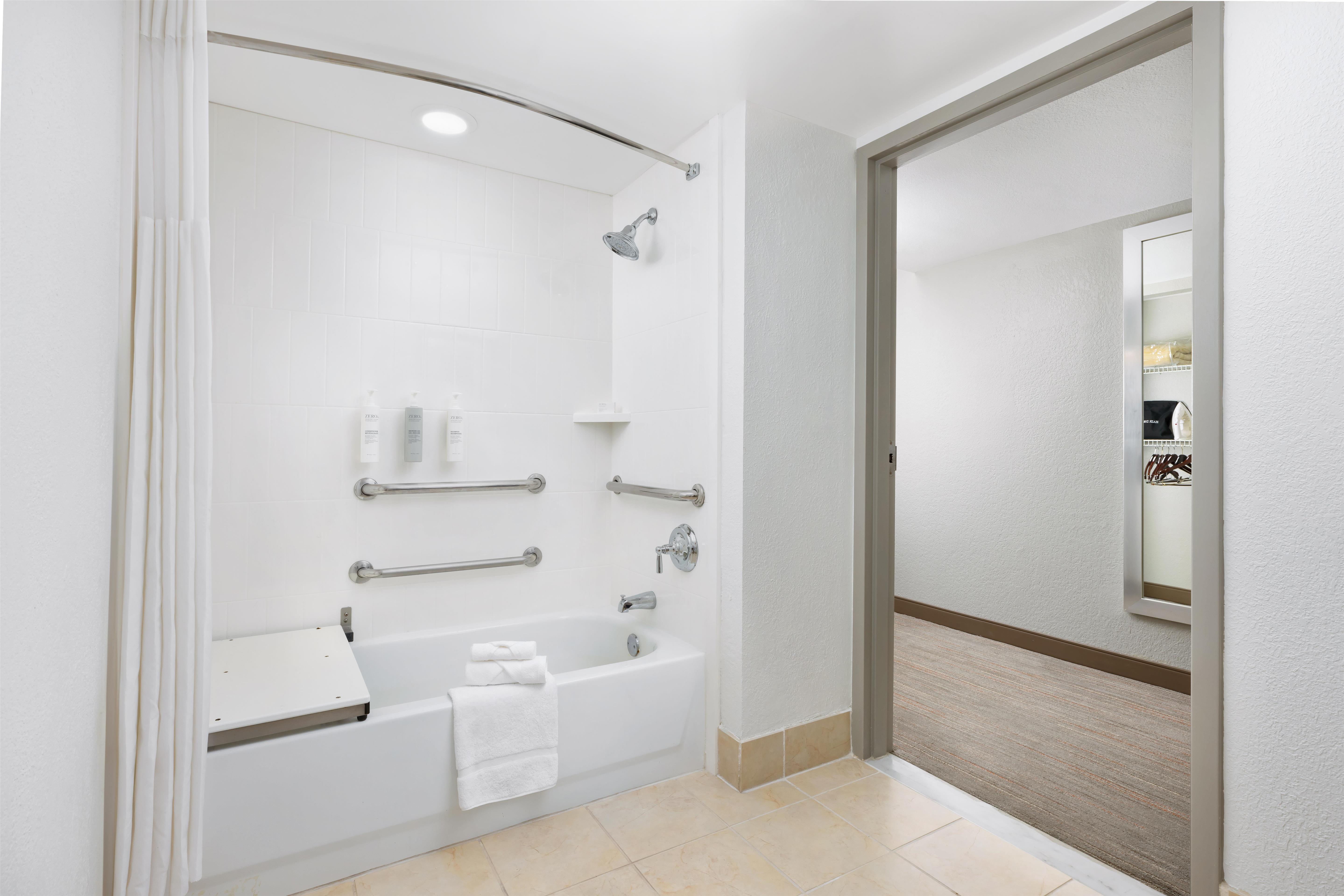 Hampton Inn Naples Central - Tap to explore photos